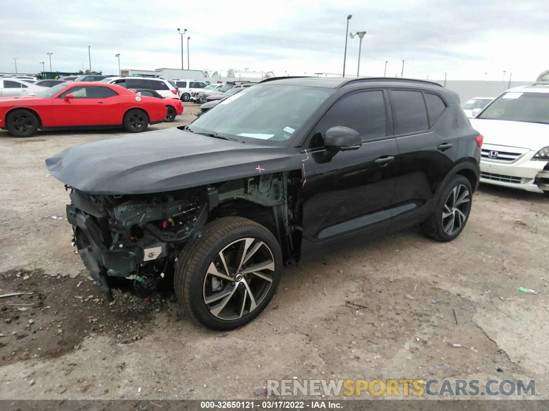 2 Photograph of a damaged car YV4162UM2N2695912 VOLVO XC40 2022