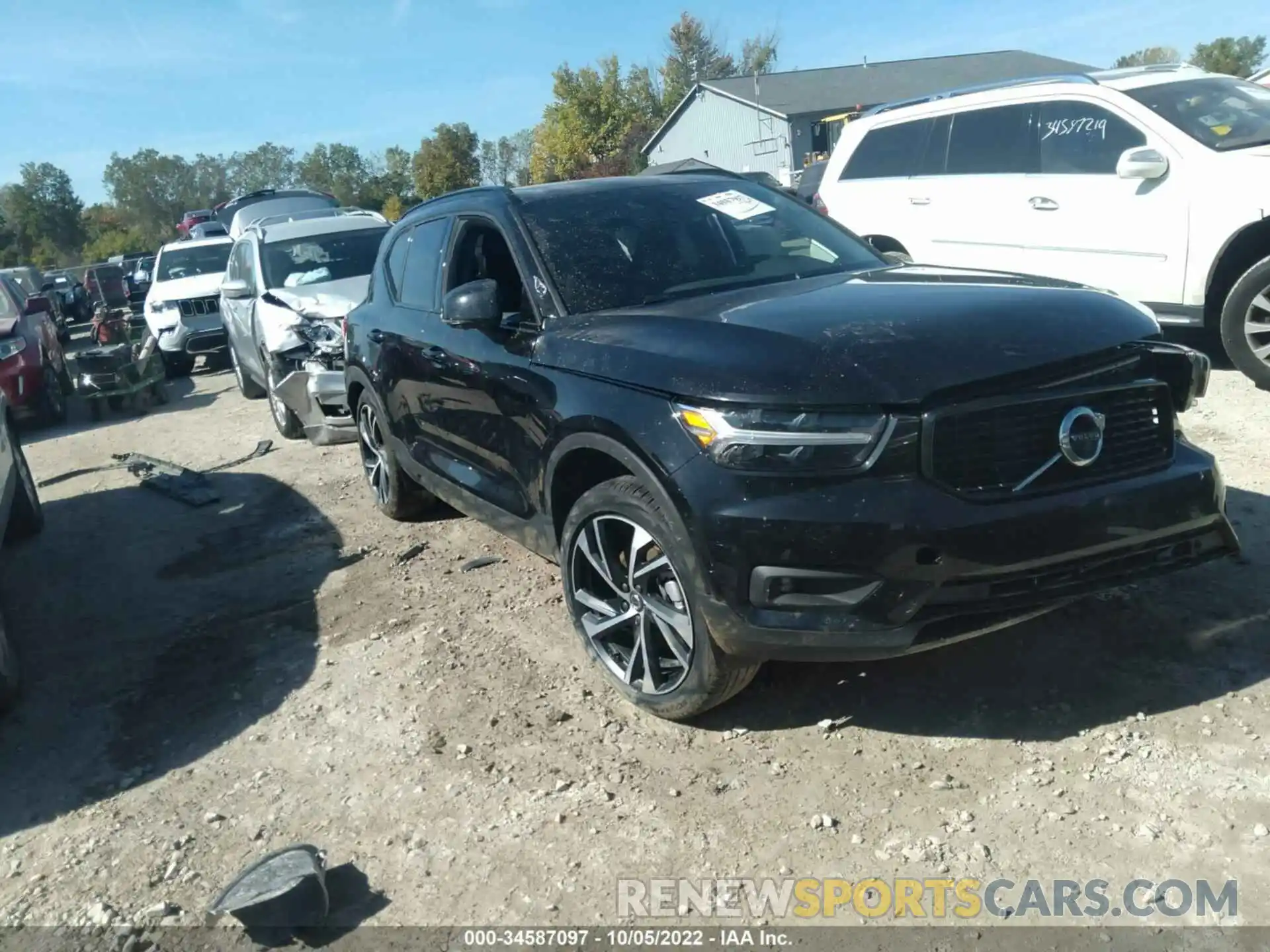 1 Photograph of a damaged car YV4162UM4N2722267 VOLVO XC40 2022