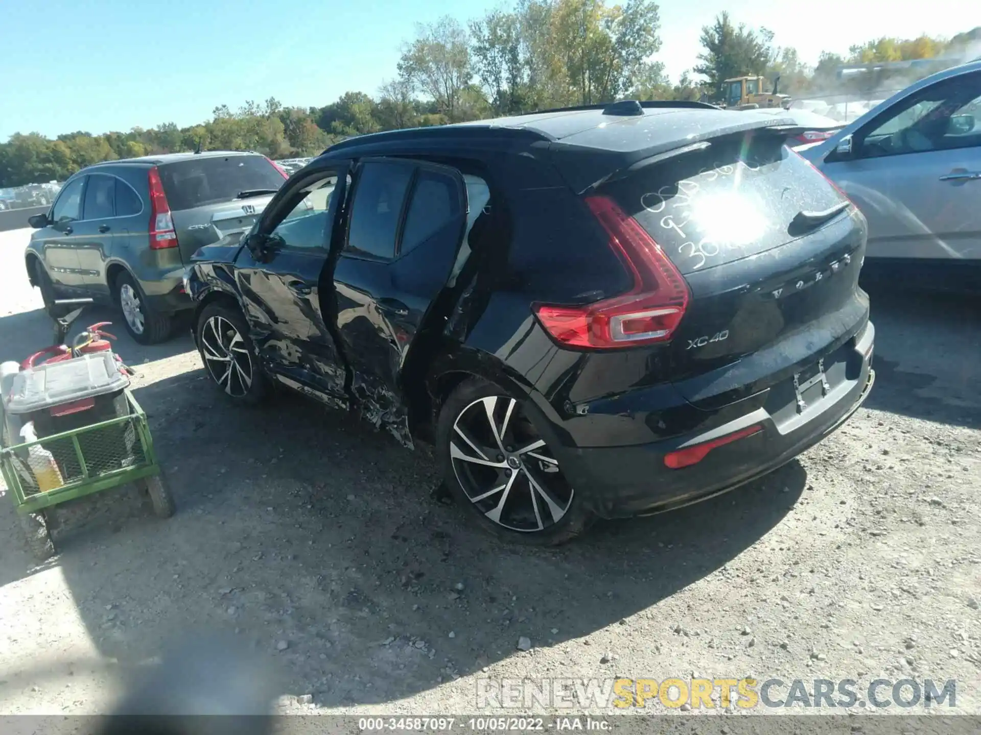 3 Photograph of a damaged car YV4162UM4N2722267 VOLVO XC40 2022