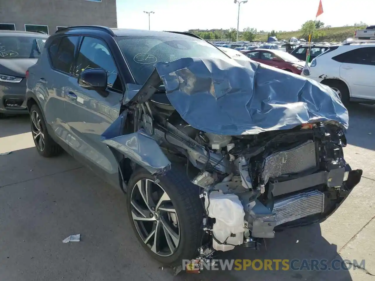 1 Photograph of a damaged car YV4162UM5N2654917 VOLVO XC40 2022