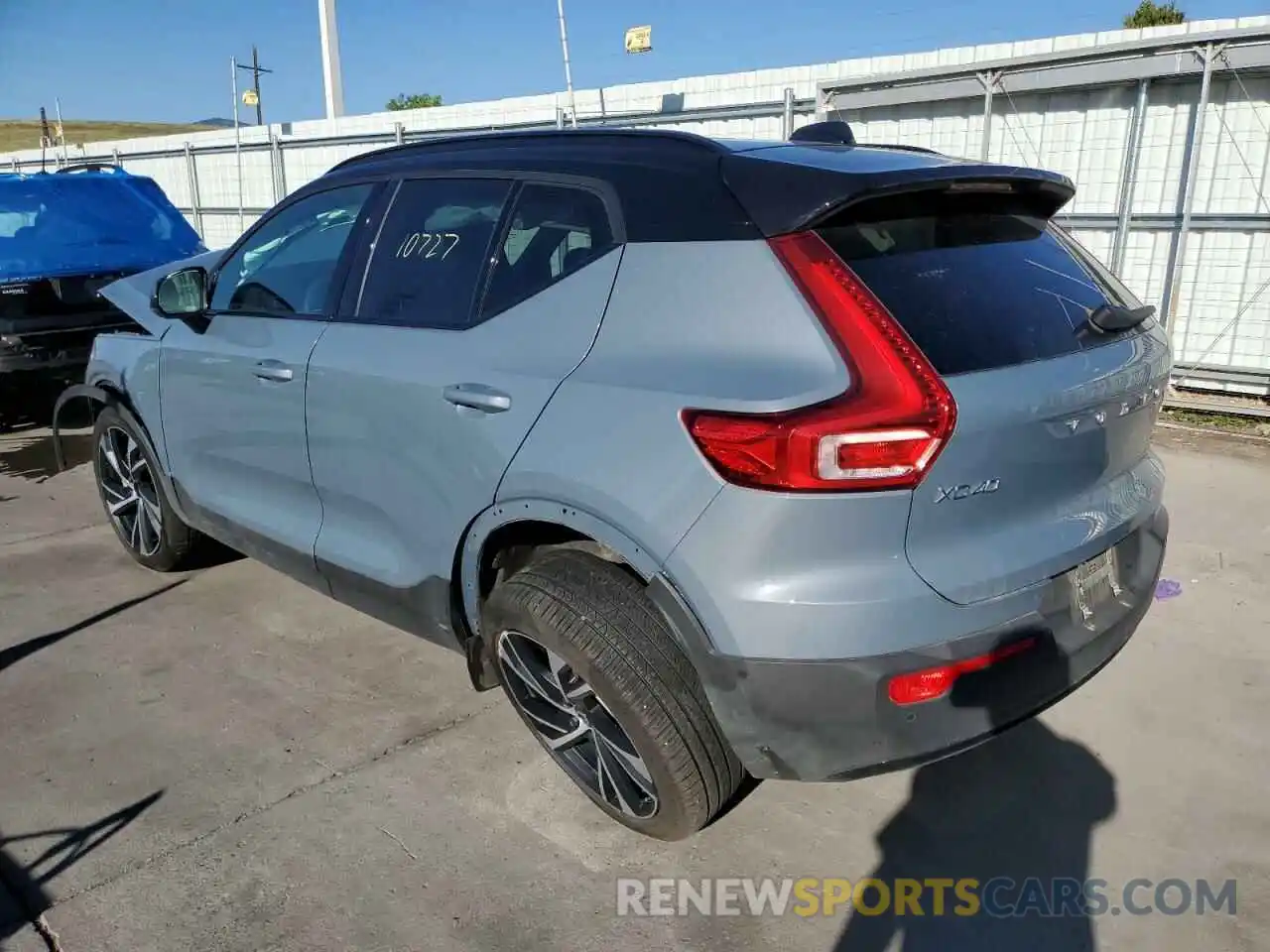 3 Photograph of a damaged car YV4162UM5N2654917 VOLVO XC40 2022