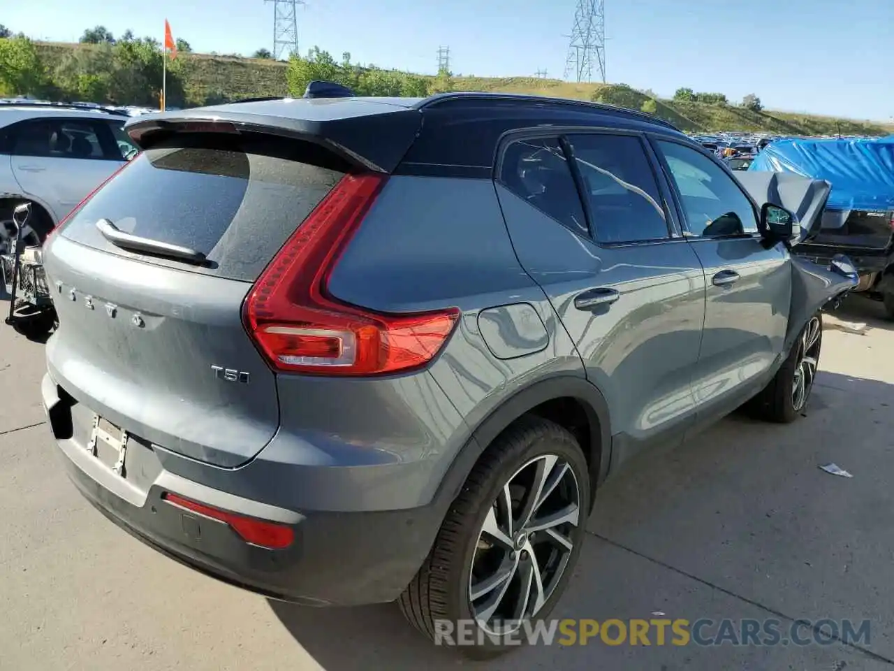 4 Photograph of a damaged car YV4162UM5N2654917 VOLVO XC40 2022