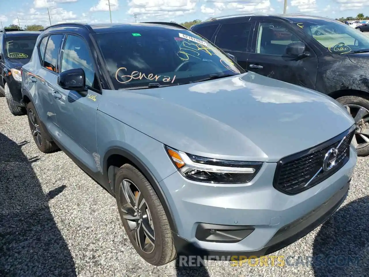 1 Photograph of a damaged car YV4162UM5N2726277 VOLVO XC40 2022