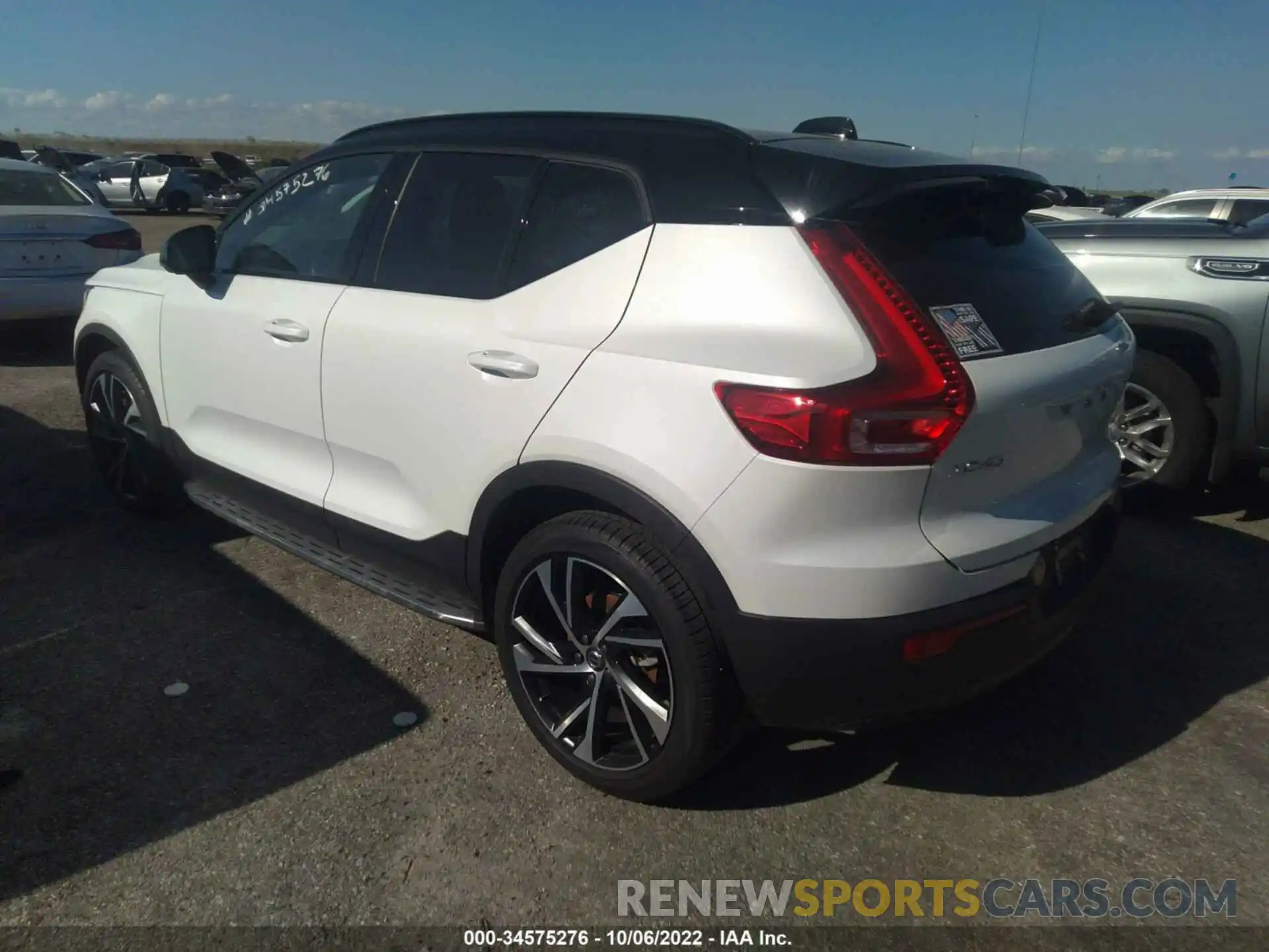 3 Photograph of a damaged car YV4AC2HM1N2677226 VOLVO XC40 2022