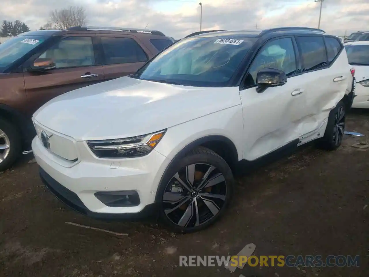 2 Photograph of a damaged car YV4ED3UR4N2640967 VOLVO XC40 2022