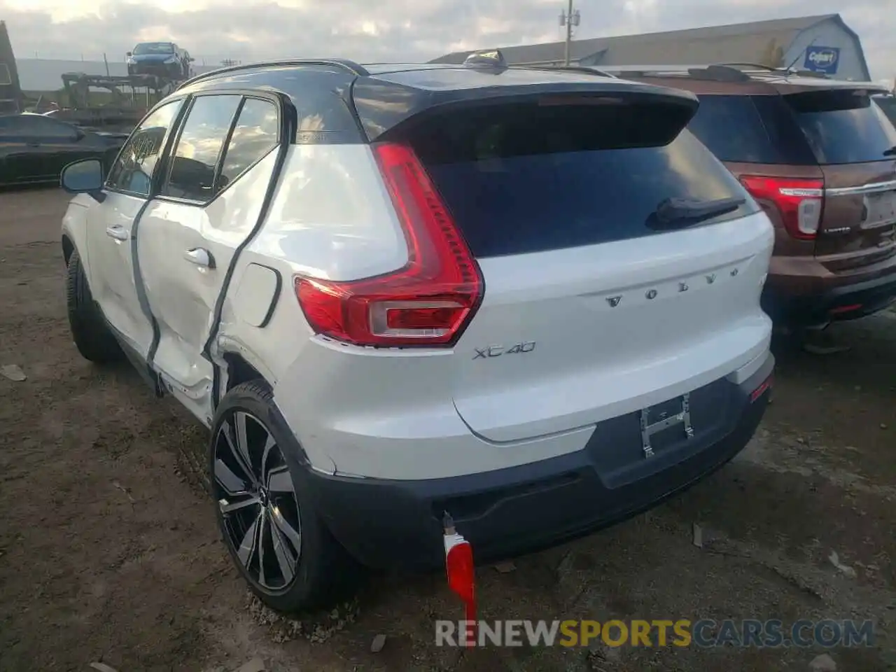 3 Photograph of a damaged car YV4ED3UR4N2640967 VOLVO XC40 2022