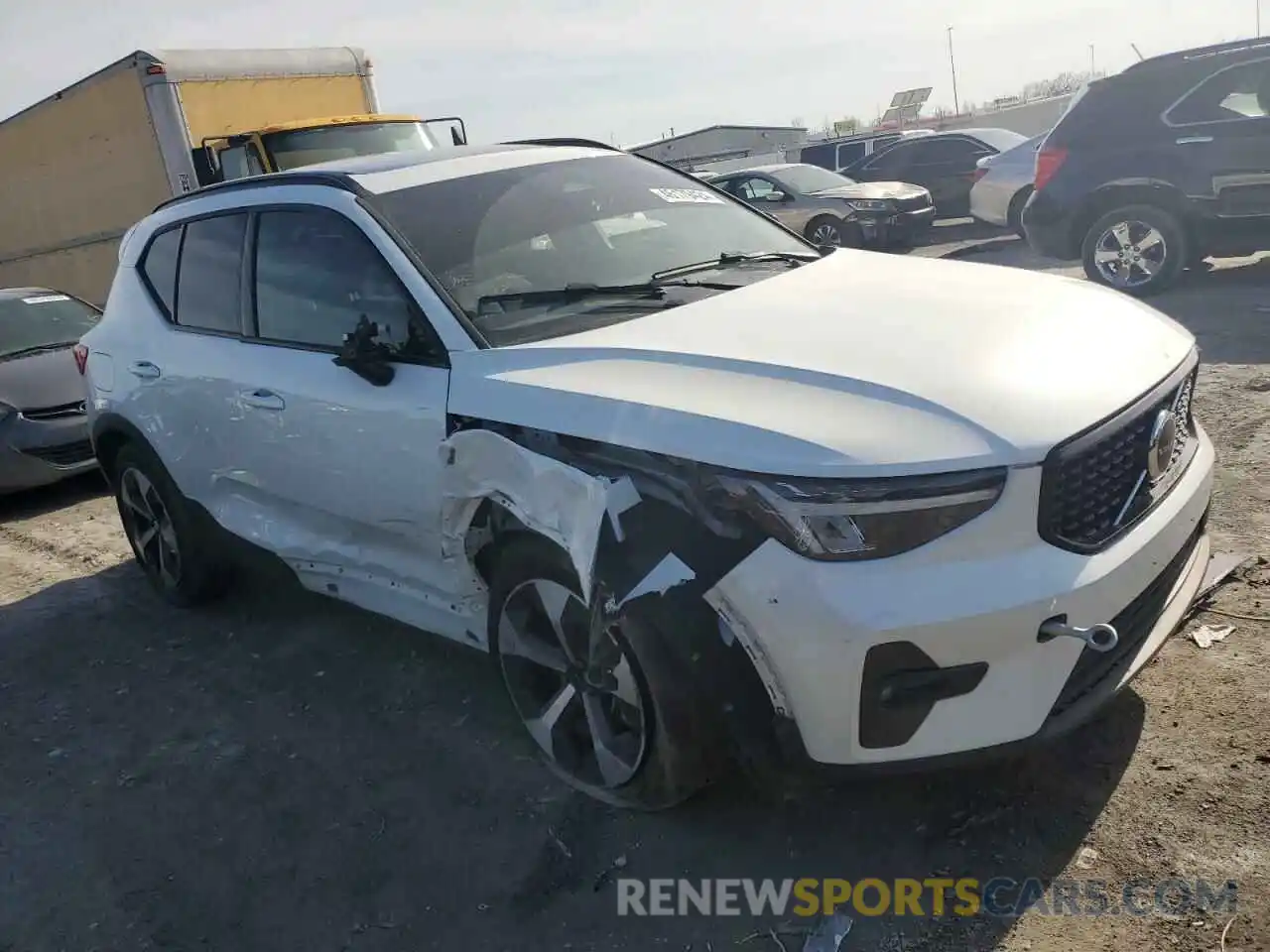 4 Photograph of a damaged car YV4L12UW2P2994540 VOLVO XC40 2023