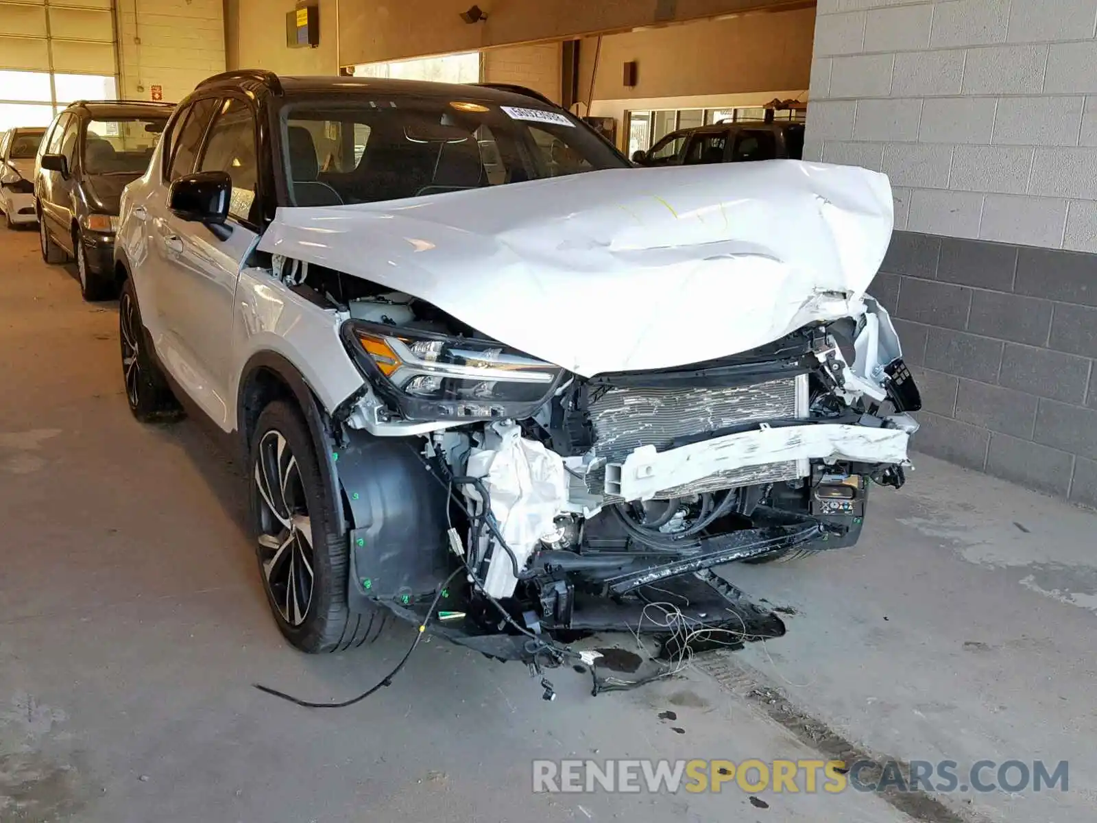 1 Photograph of a damaged car YV4162XZ6K2003590 VOLVO XC40 MOMEN 2019