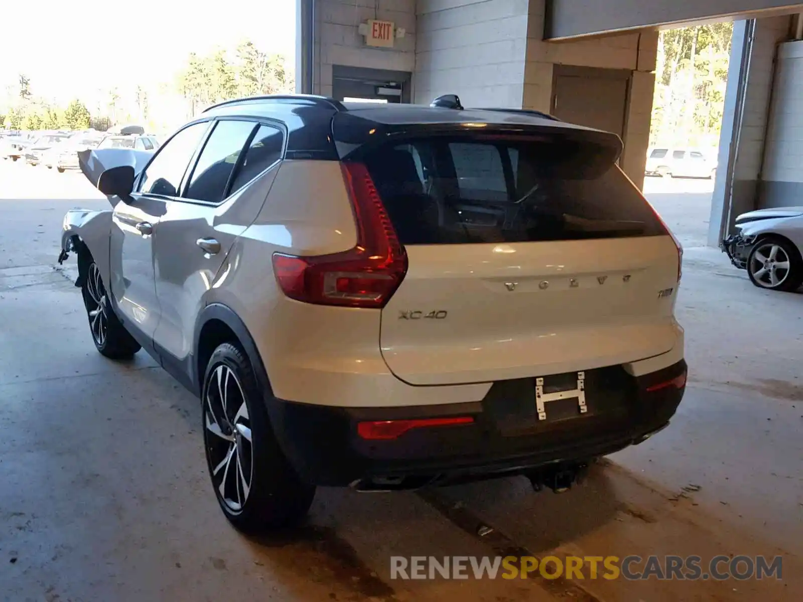 3 Photograph of a damaged car YV4162XZ6K2003590 VOLVO XC40 MOMEN 2019