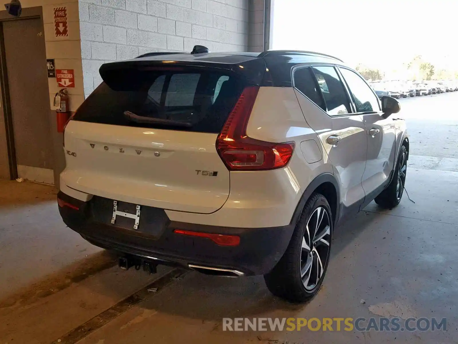 4 Photograph of a damaged car YV4162XZ6K2003590 VOLVO XC40 MOMEN 2019