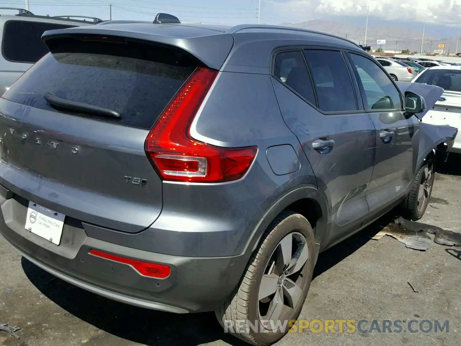 4 Фотография поврежденного автомобиля YV4162XZ2K2019544 VOLVO XC40 MOMENTUM 2019