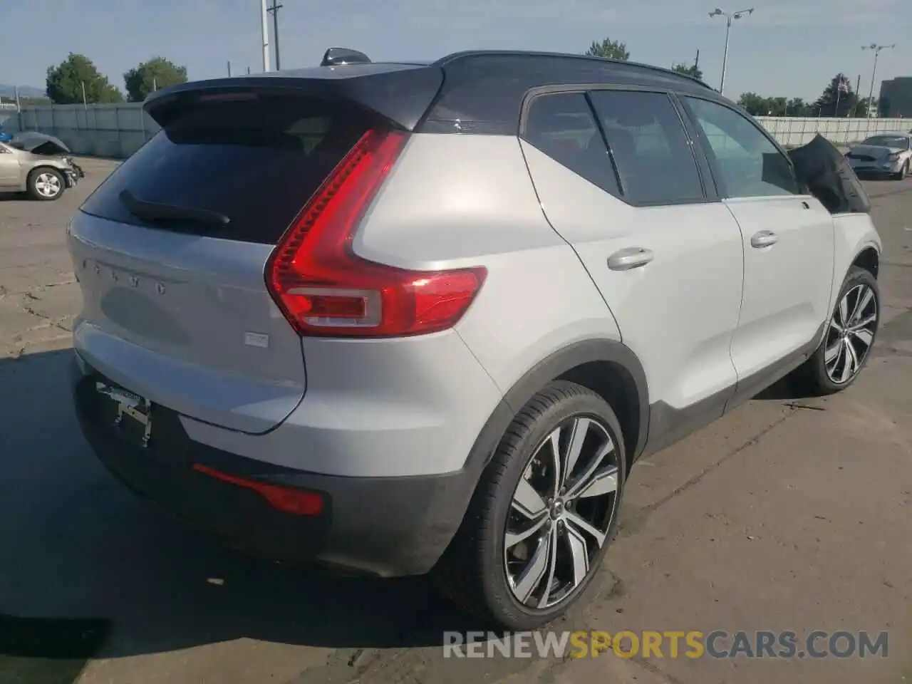 4 Photograph of a damaged car YV4ED3UB5N2677545 VOLVO XC40 P8 RE 2022