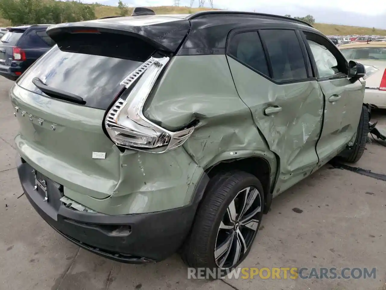 4 Photograph of a damaged car YV4ED3UB7N2704728 VOLVO XC40 P8 RE 2022