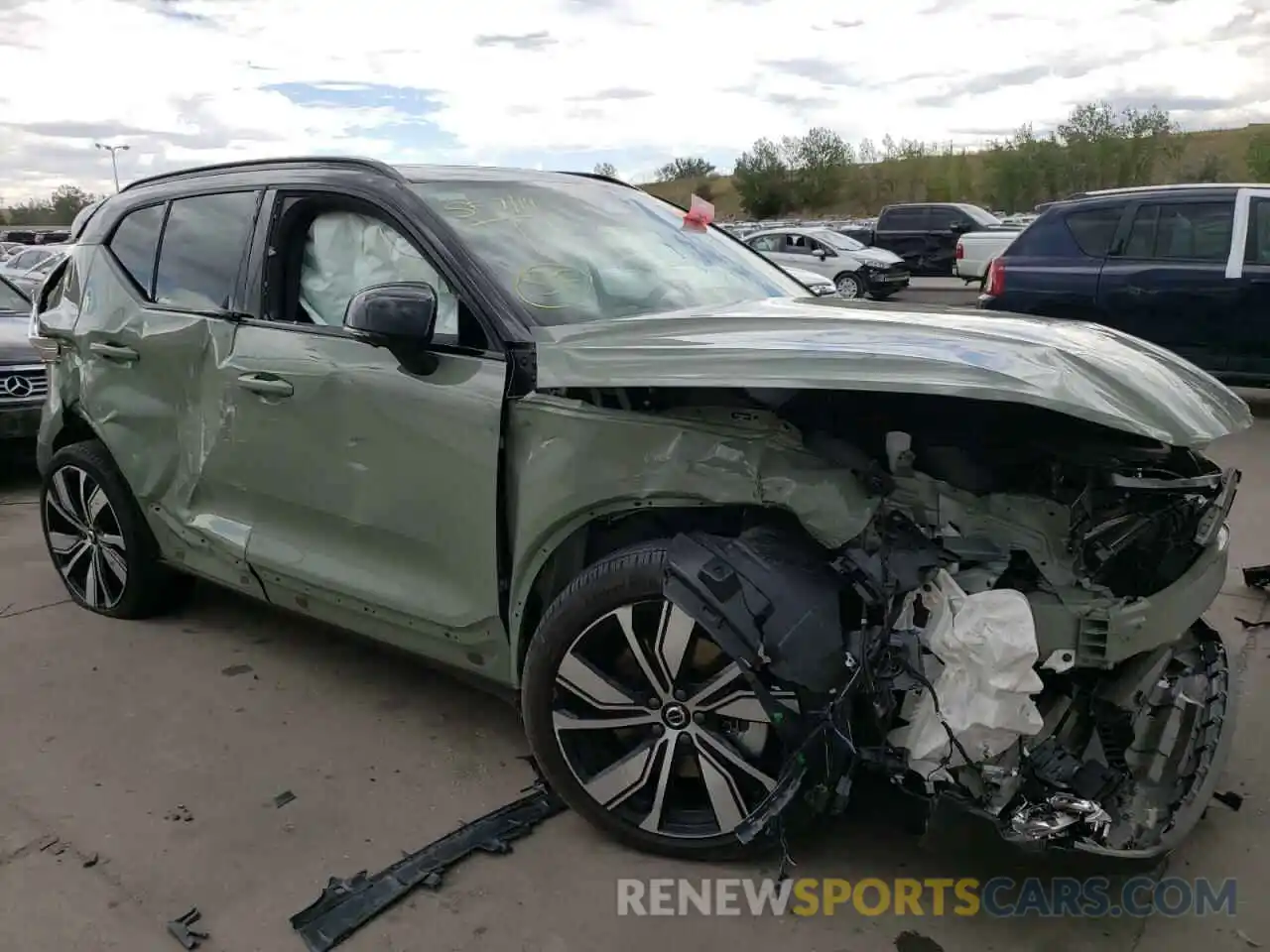 9 Photograph of a damaged car YV4ED3UB7N2704728 VOLVO XC40 P8 RE 2022