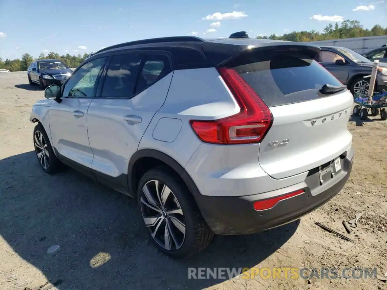 3 Photograph of a damaged car YV4ED3UBXN2677685 VOLVO XC40 P8 RE 2022