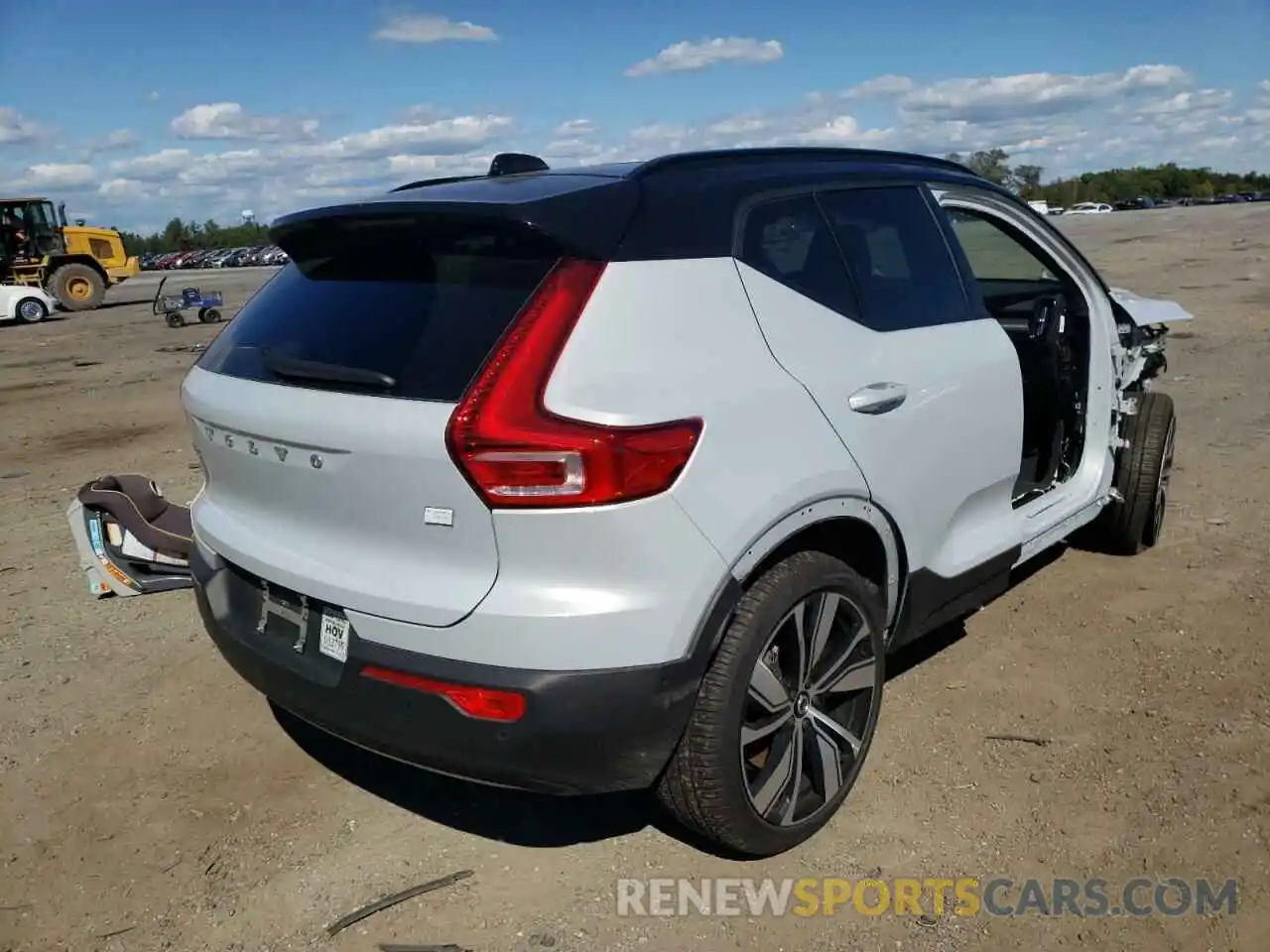 4 Photograph of a damaged car YV4ED3UBXN2677685 VOLVO XC40 P8 RE 2022