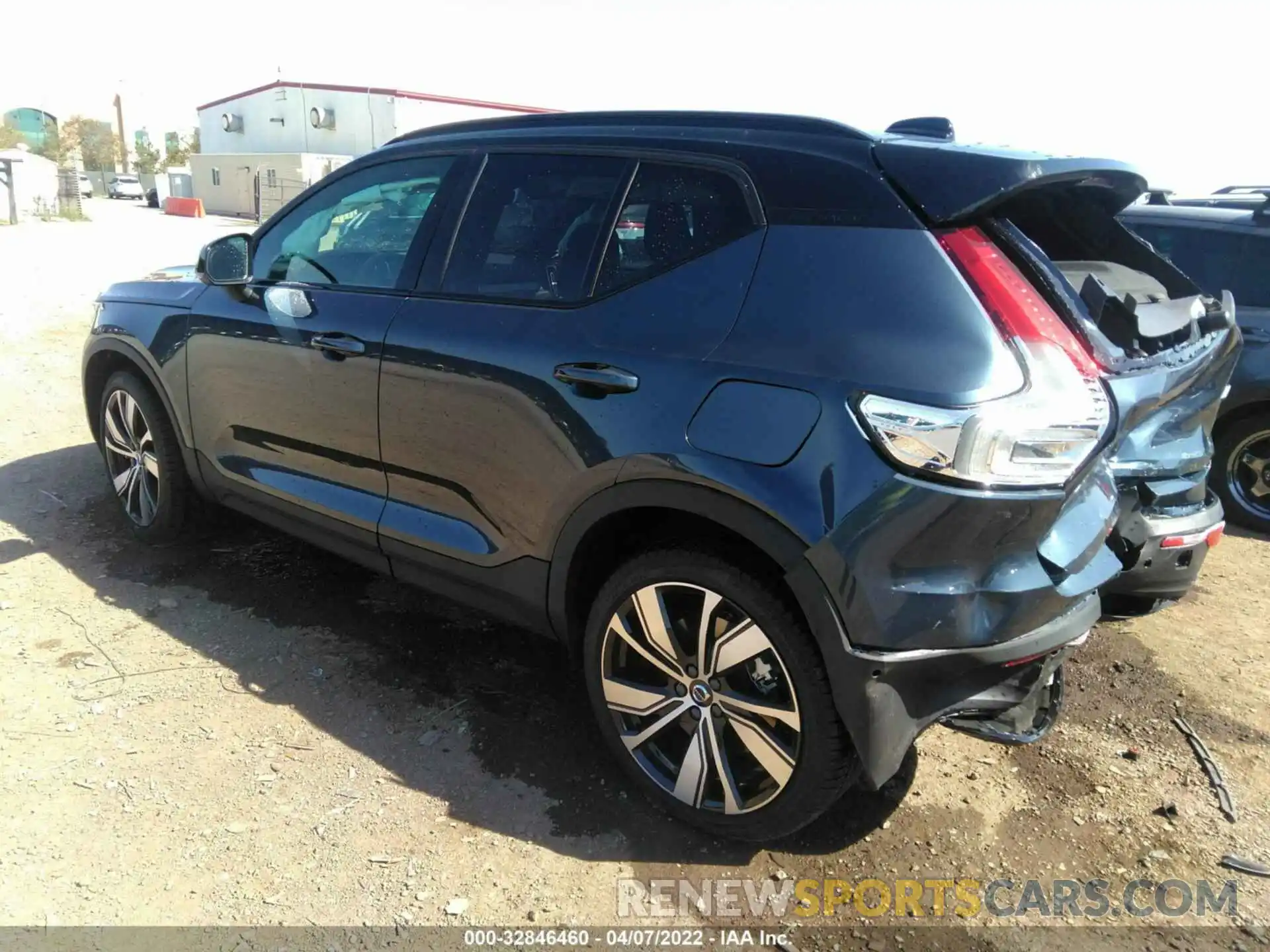 3 Photograph of a damaged car YV4ED3UR6N2647791 VOLVO XC40 RECHARGE PURE 2022