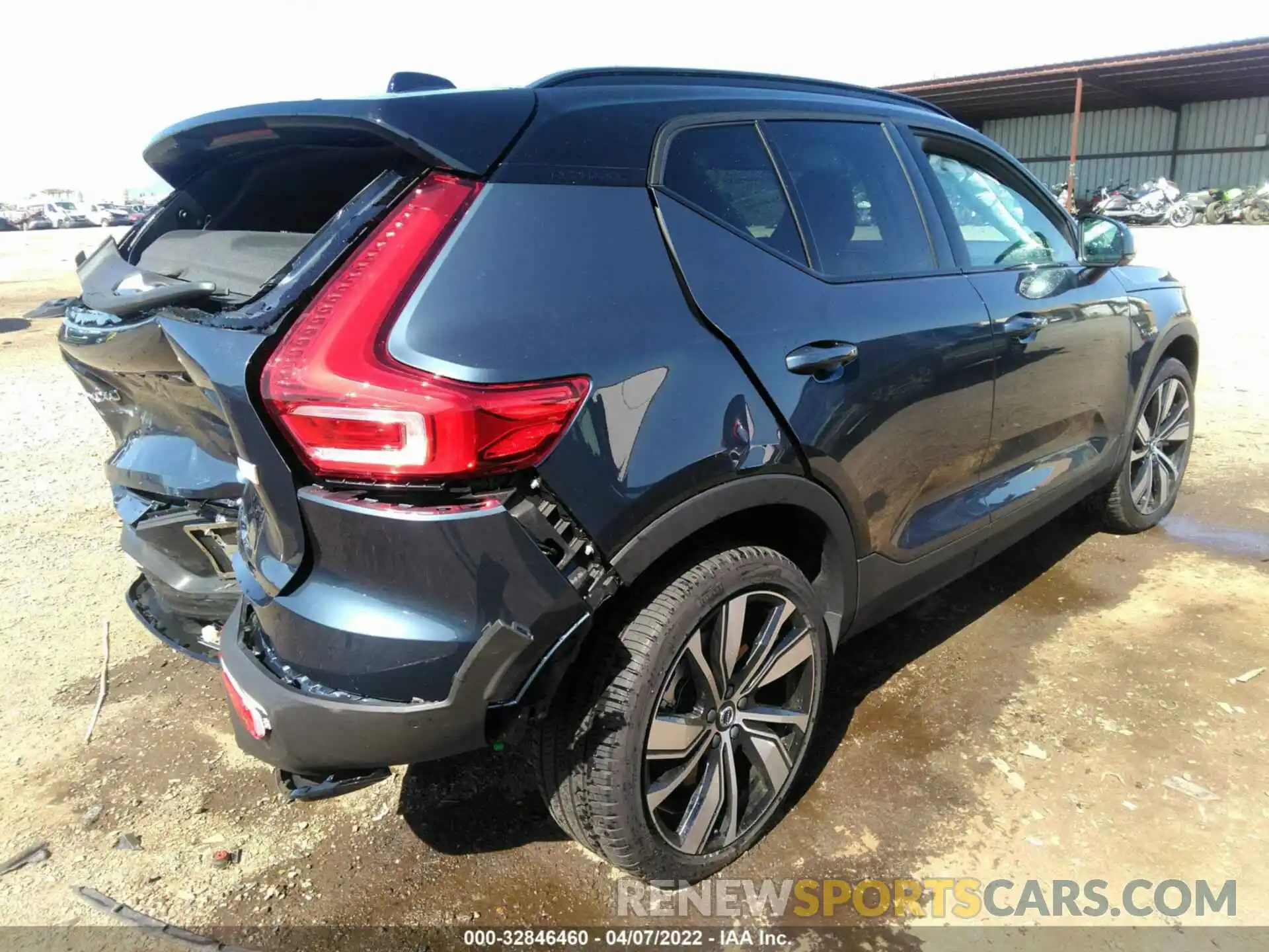 4 Photograph of a damaged car YV4ED3UR6N2647791 VOLVO XC40 RECHARGE PURE 2022