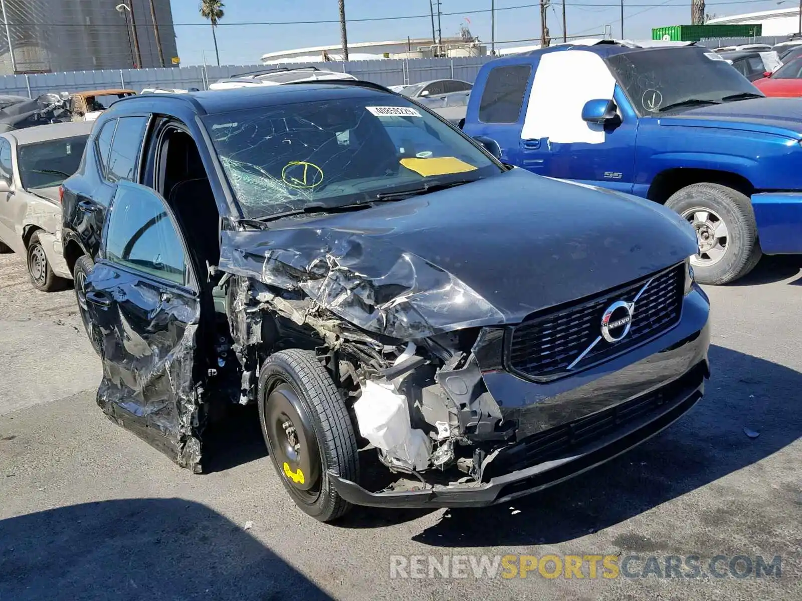 1 Photograph of a damaged car YV4AC2HMXK2101016 VOLVO XC40 T4 2019