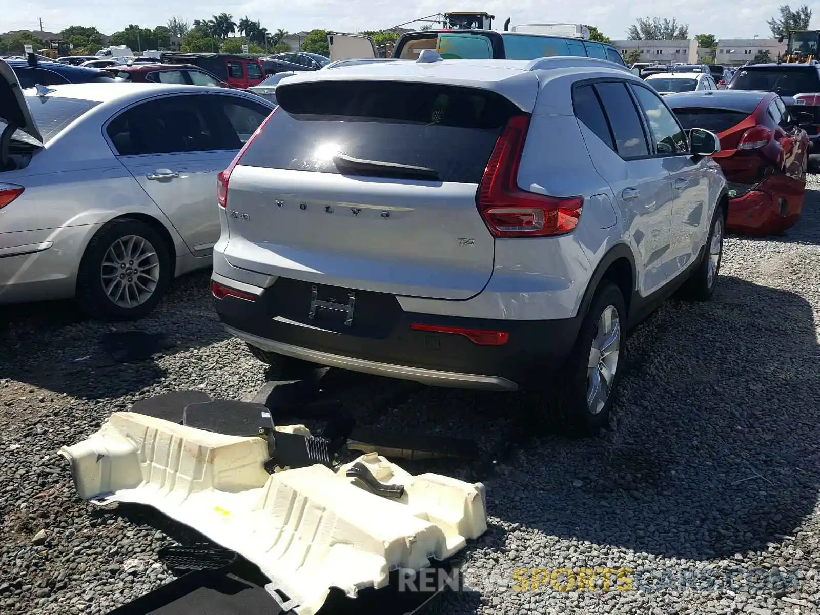 4 Photograph of a damaged car YV4AC2HK7L2233246 VOLVO XC40 T4 MO 2020