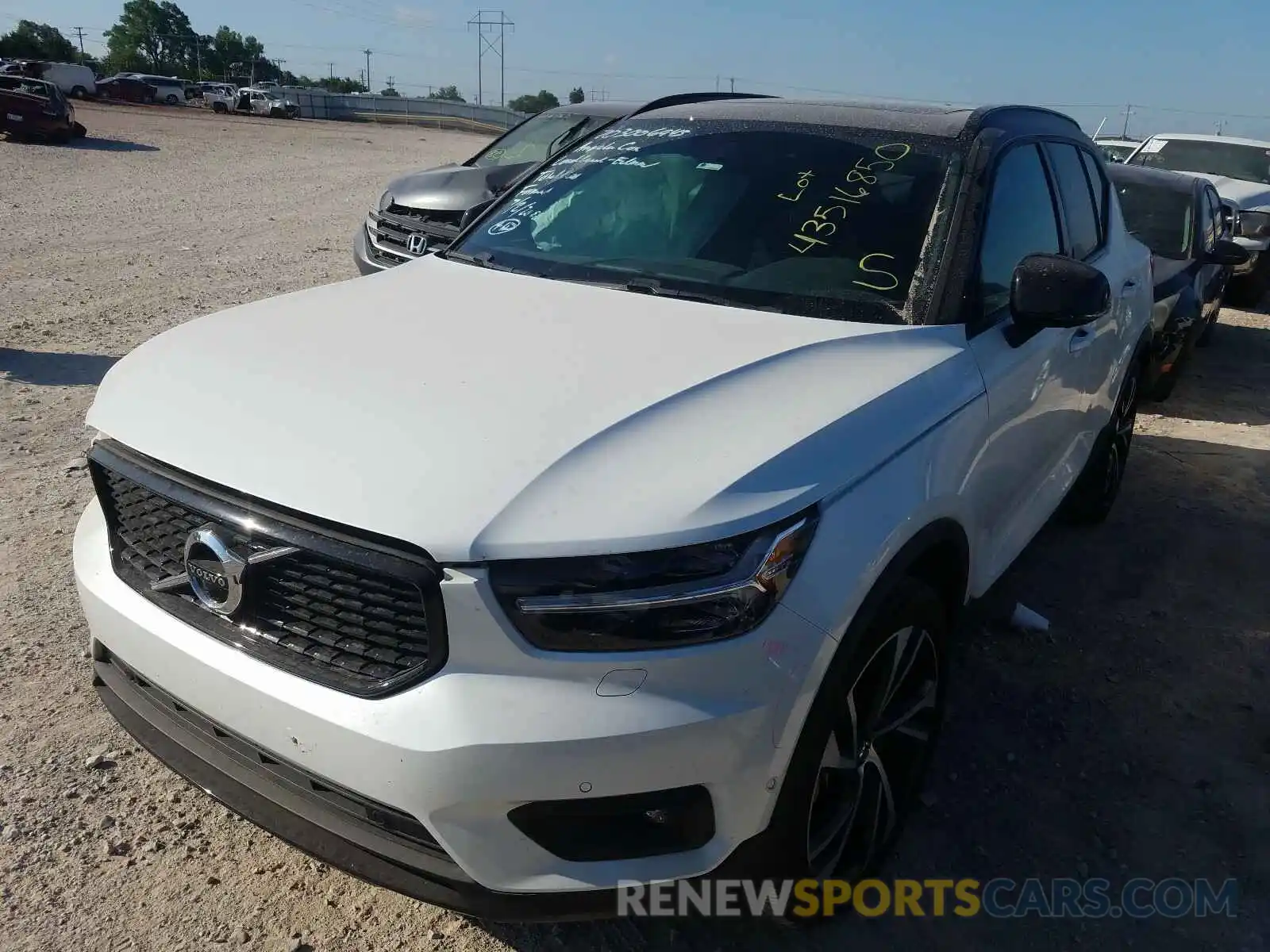 2 Photograph of a damaged car YV4AC2HM1K2090648 VOLVO XC40 T4 R- 2019