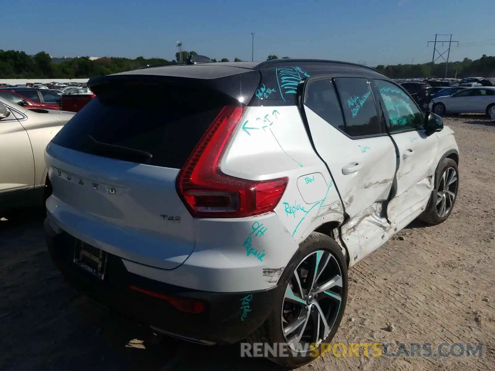 4 Photograph of a damaged car YV4AC2HM1K2090648 VOLVO XC40 T4 R- 2019