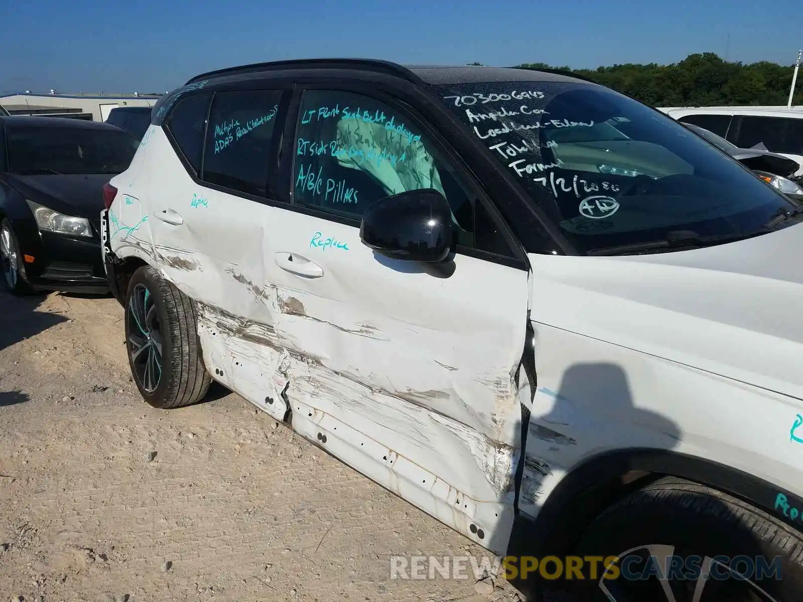 9 Photograph of a damaged car YV4AC2HM1K2090648 VOLVO XC40 T4 R- 2019