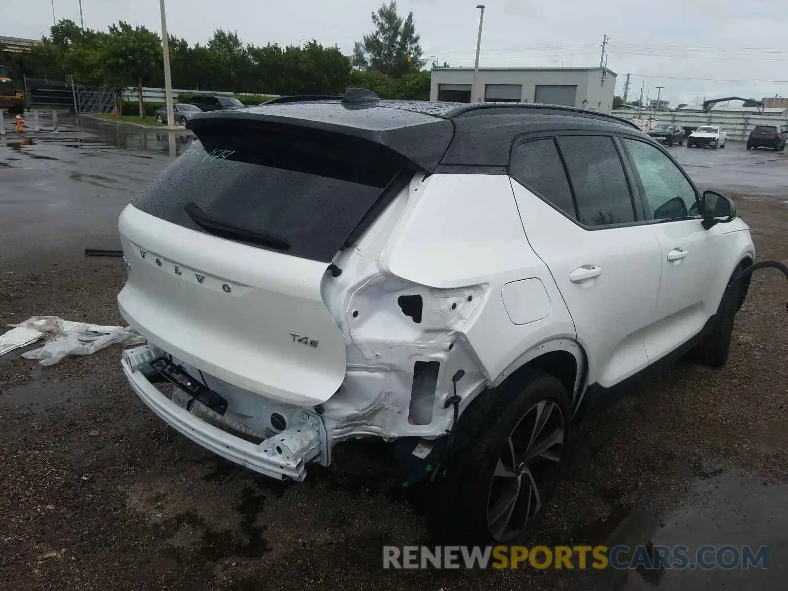 4 Photograph of a damaged car YV4AC2HM3K2075004 VOLVO XC40 T4 R- 2019