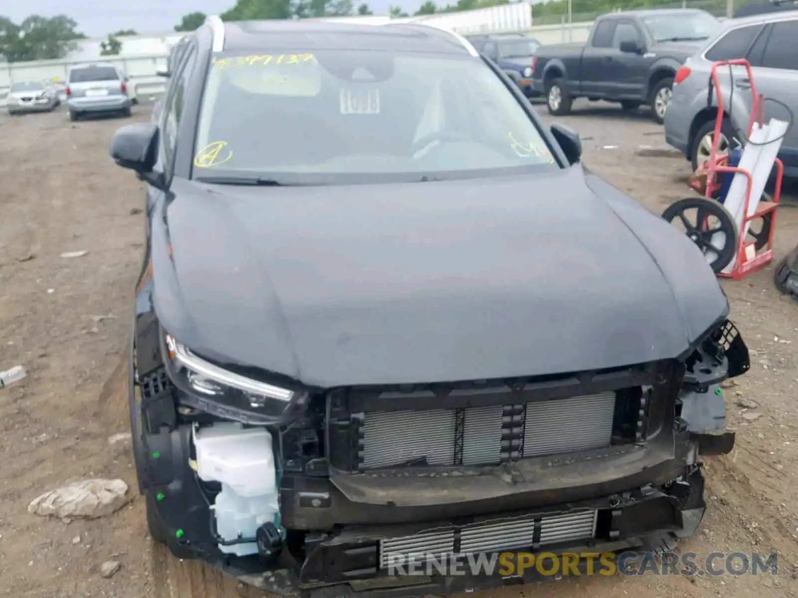 7 Photograph of a damaged car YV4162UK2K2131624 VOLVO XC40 T5 2019