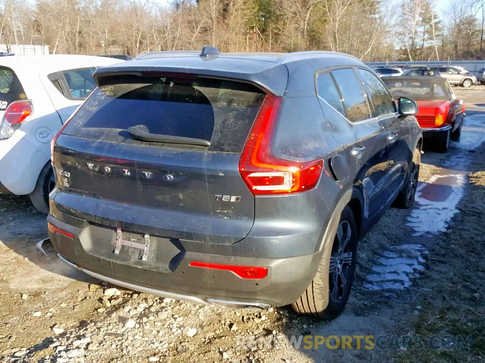 4 Photograph of a damaged car YV4162UL8K2092188 VOLVO XC40 T5 2019