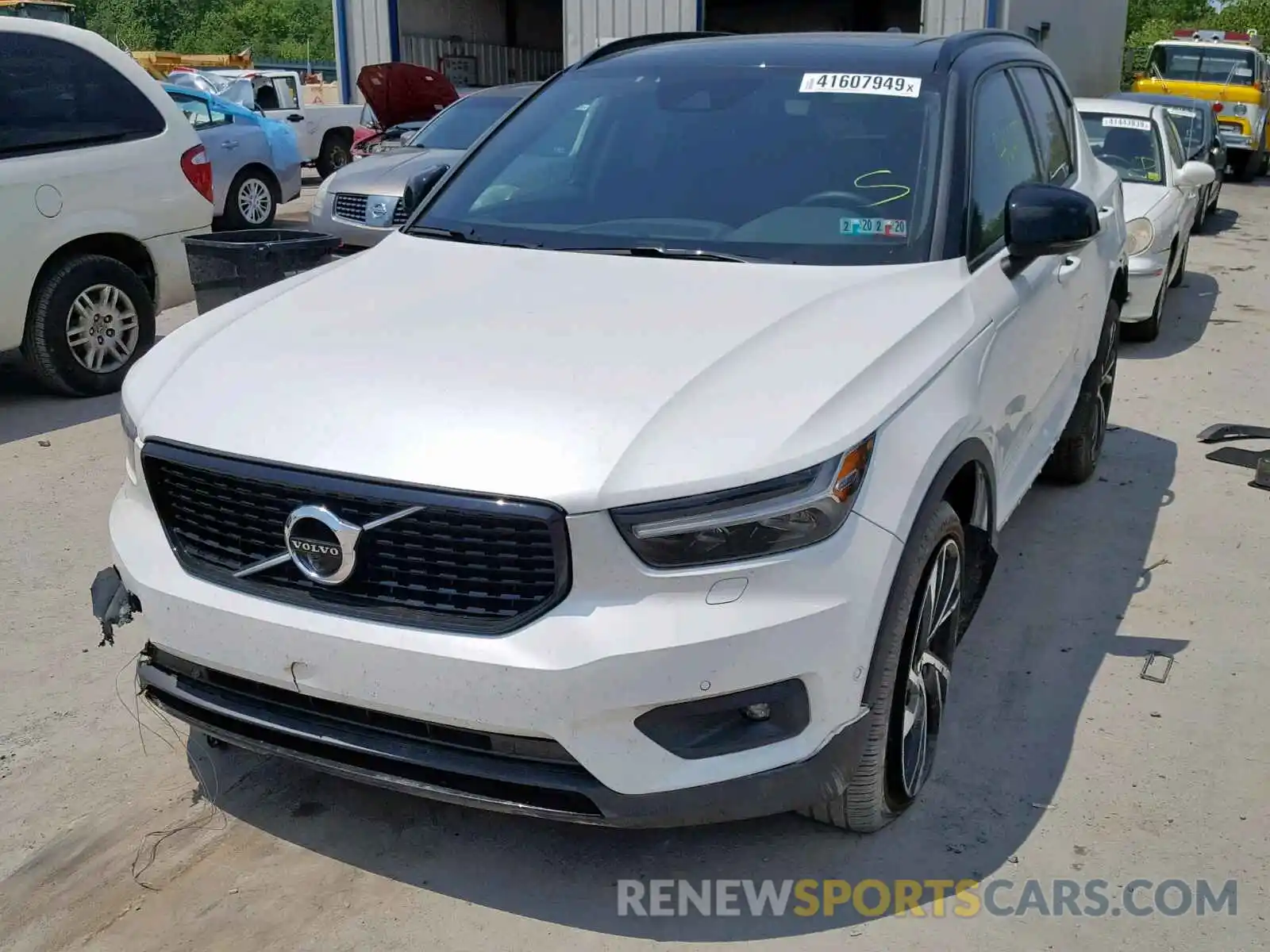 2 Photograph of a damaged car YV4162UM0K2053636 VOLVO XC40 T5 2019