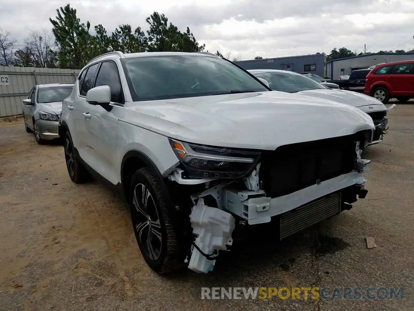 1 Photograph of a damaged car YV4162UL3K2056621 VOLVO XC40 T5 IN 2019