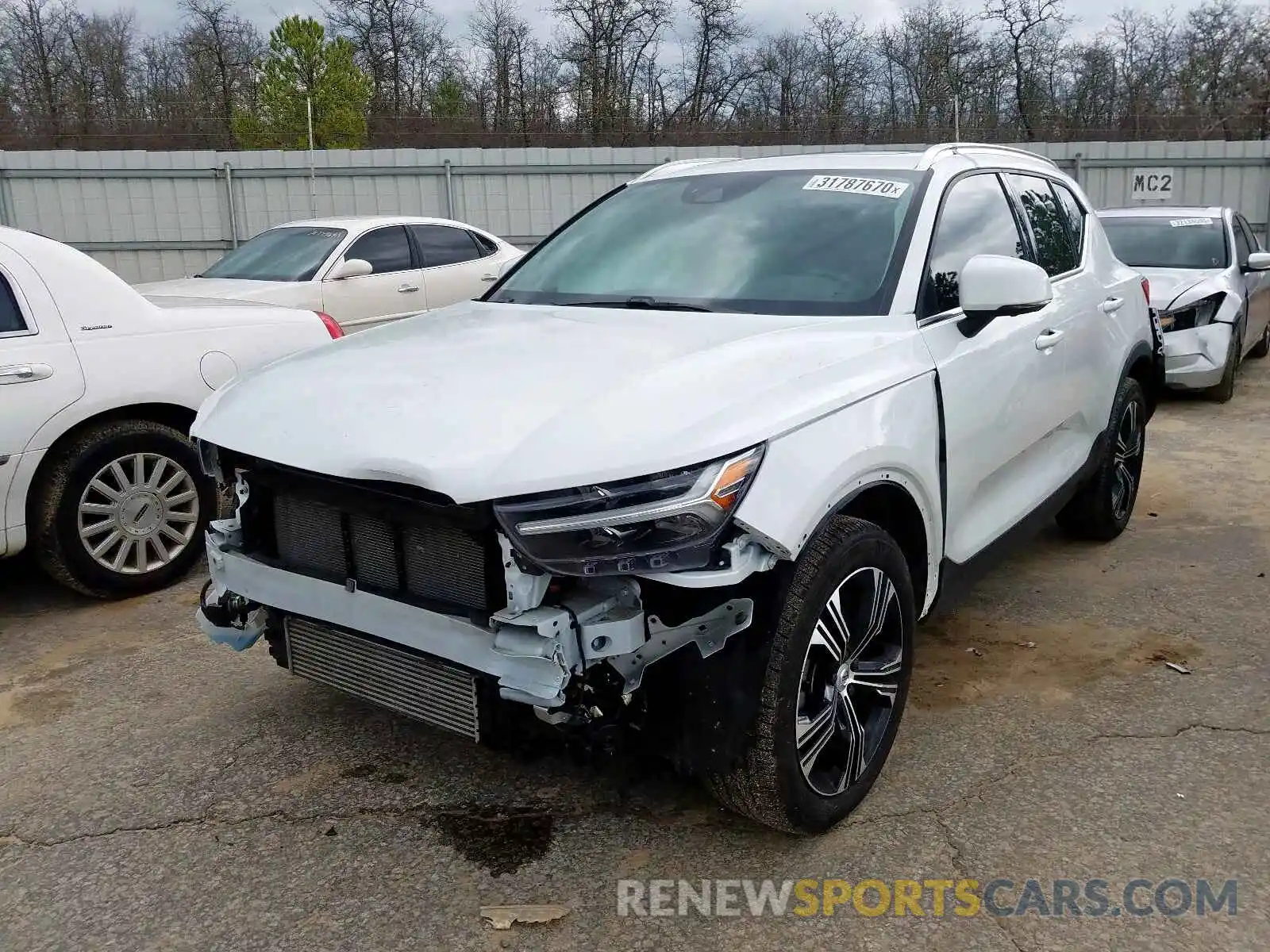 2 Photograph of a damaged car YV4162UL3K2056621 VOLVO XC40 T5 IN 2019