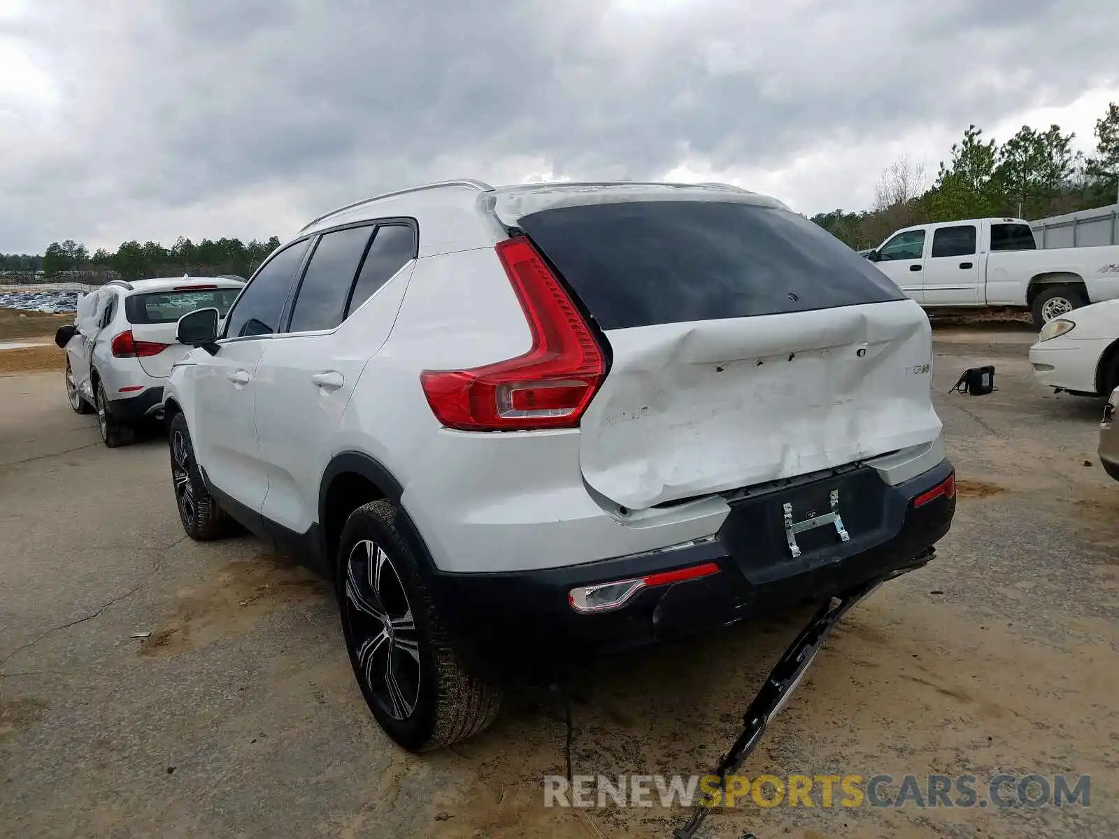 3 Photograph of a damaged car YV4162UL3K2056621 VOLVO XC40 T5 IN 2019