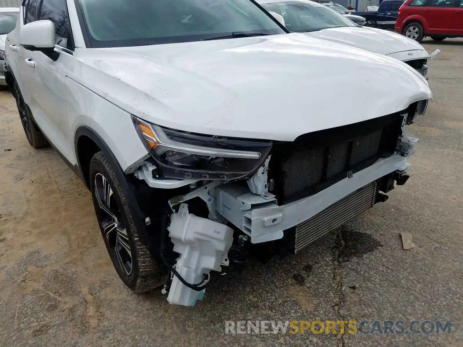 9 Photograph of a damaged car YV4162UL3K2056621 VOLVO XC40 T5 IN 2019