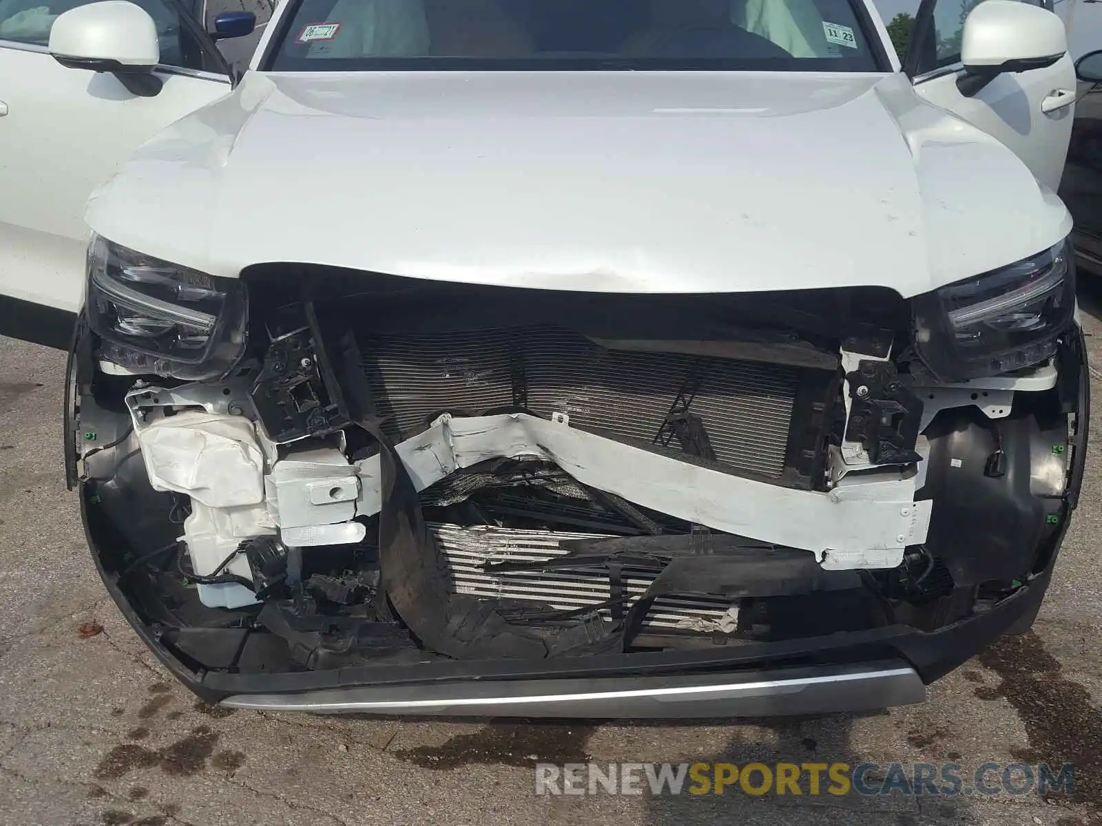 9 Photograph of a damaged car YV4162UL4K2093659 VOLVO XC40 T5 IN 2019