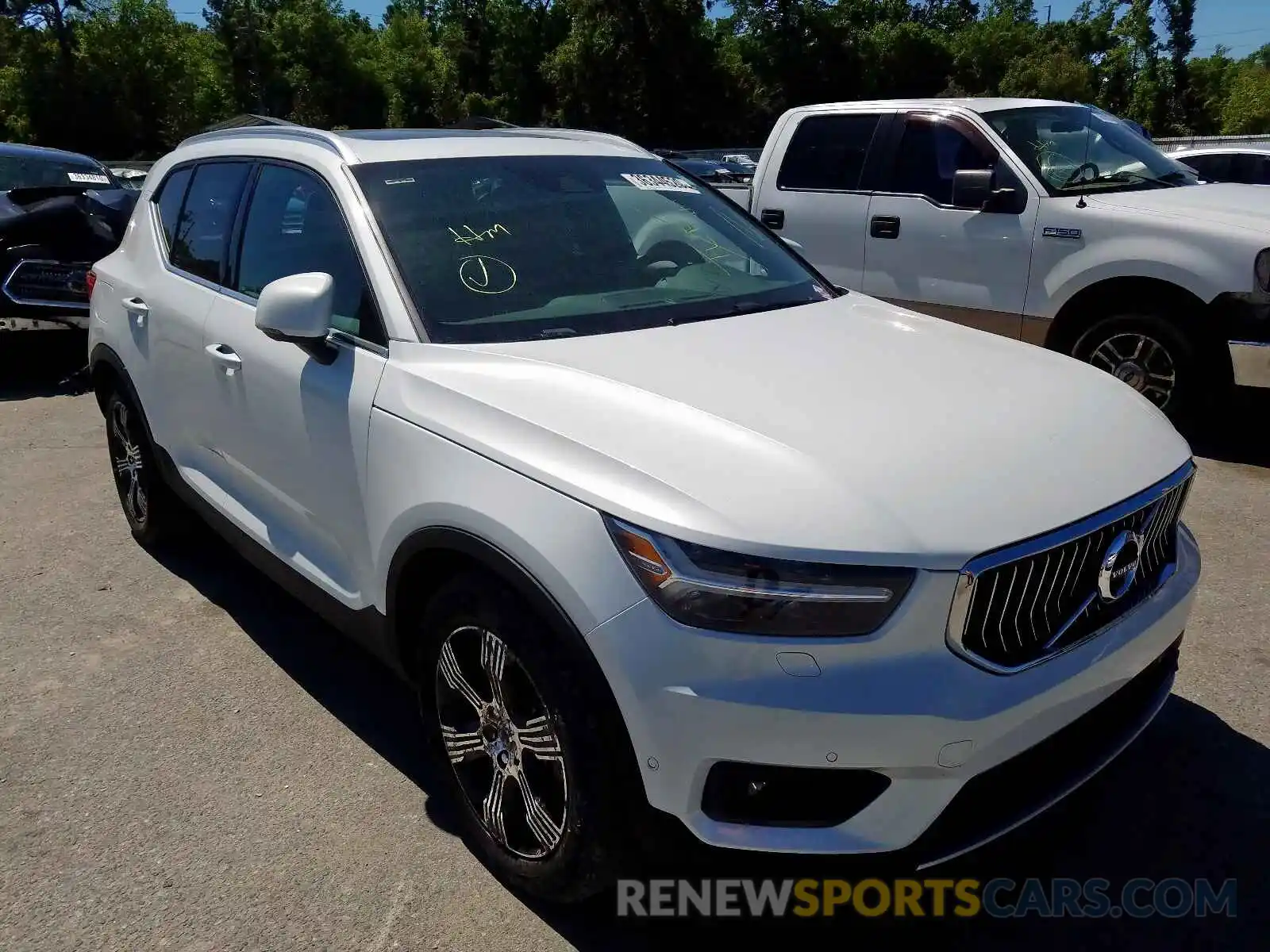 1 Photograph of a damaged car YV4162UL4K2118978 VOLVO XC40 T5 IN 2019