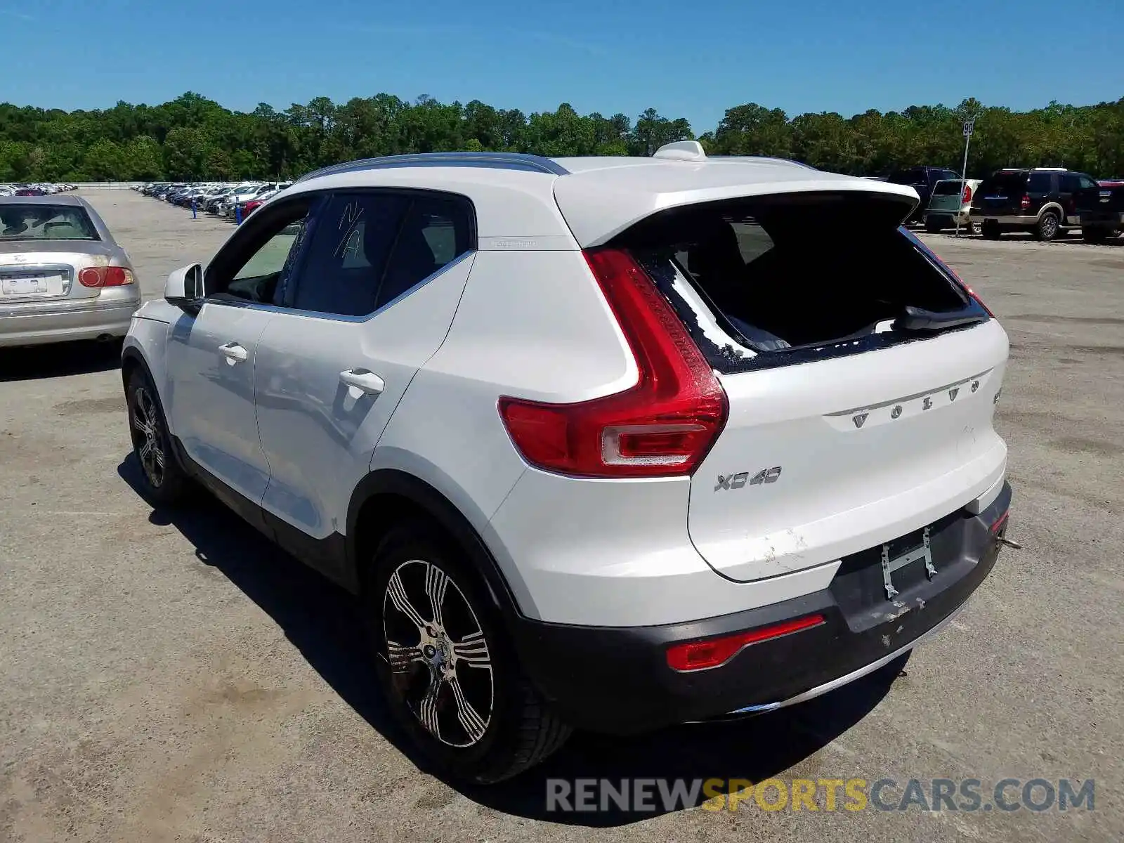 3 Photograph of a damaged car YV4162UL4K2118978 VOLVO XC40 T5 IN 2019