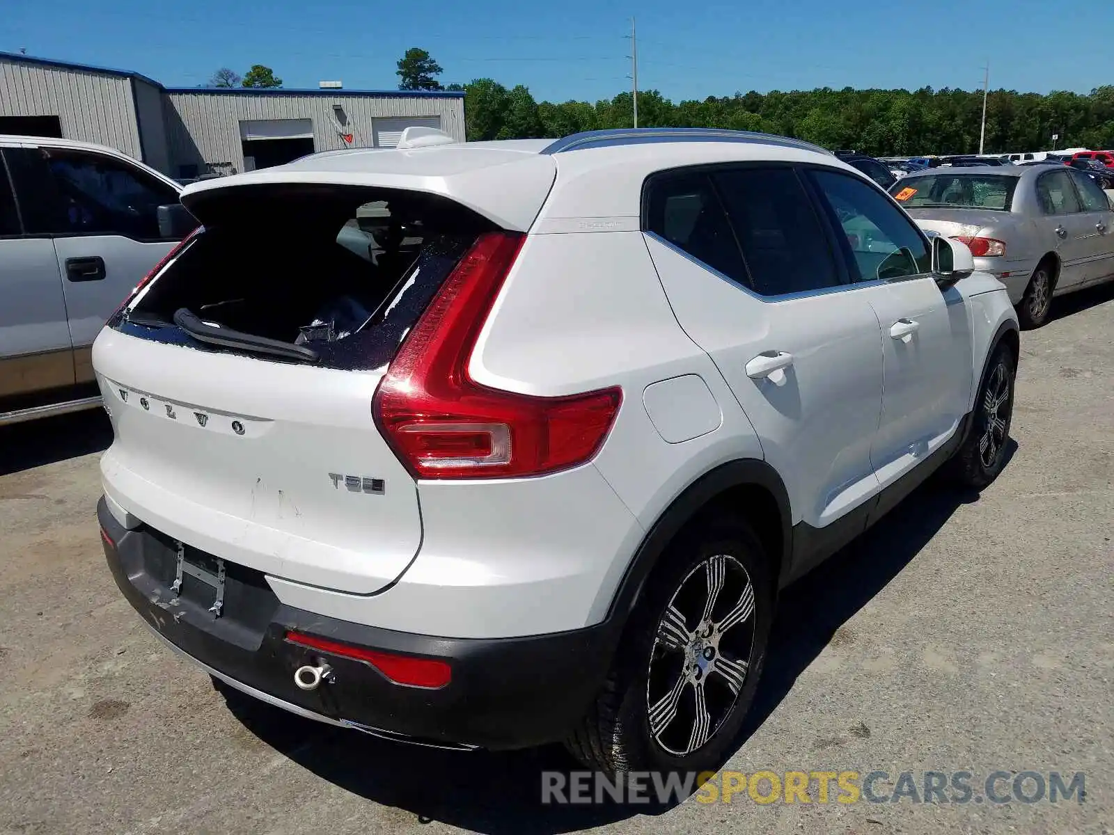 4 Photograph of a damaged car YV4162UL4K2118978 VOLVO XC40 T5 IN 2019