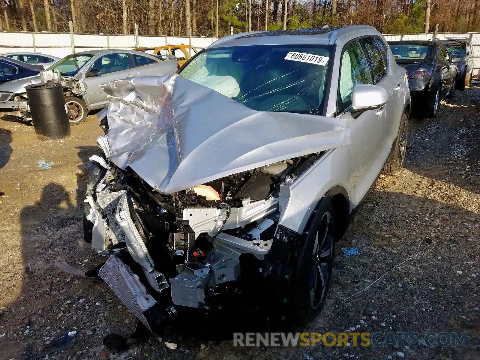 2 Photograph of a damaged car YV4162UL7K2155409 VOLVO XC40 T5 IN 2019