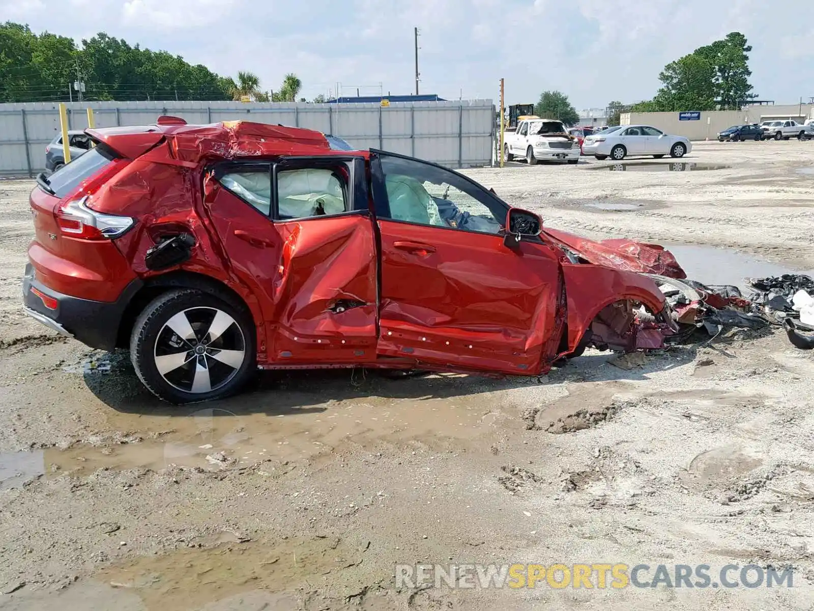 10 Photograph of a damaged car YV4162UK0K2133582 VOLVO XC40 T5 MO 2019