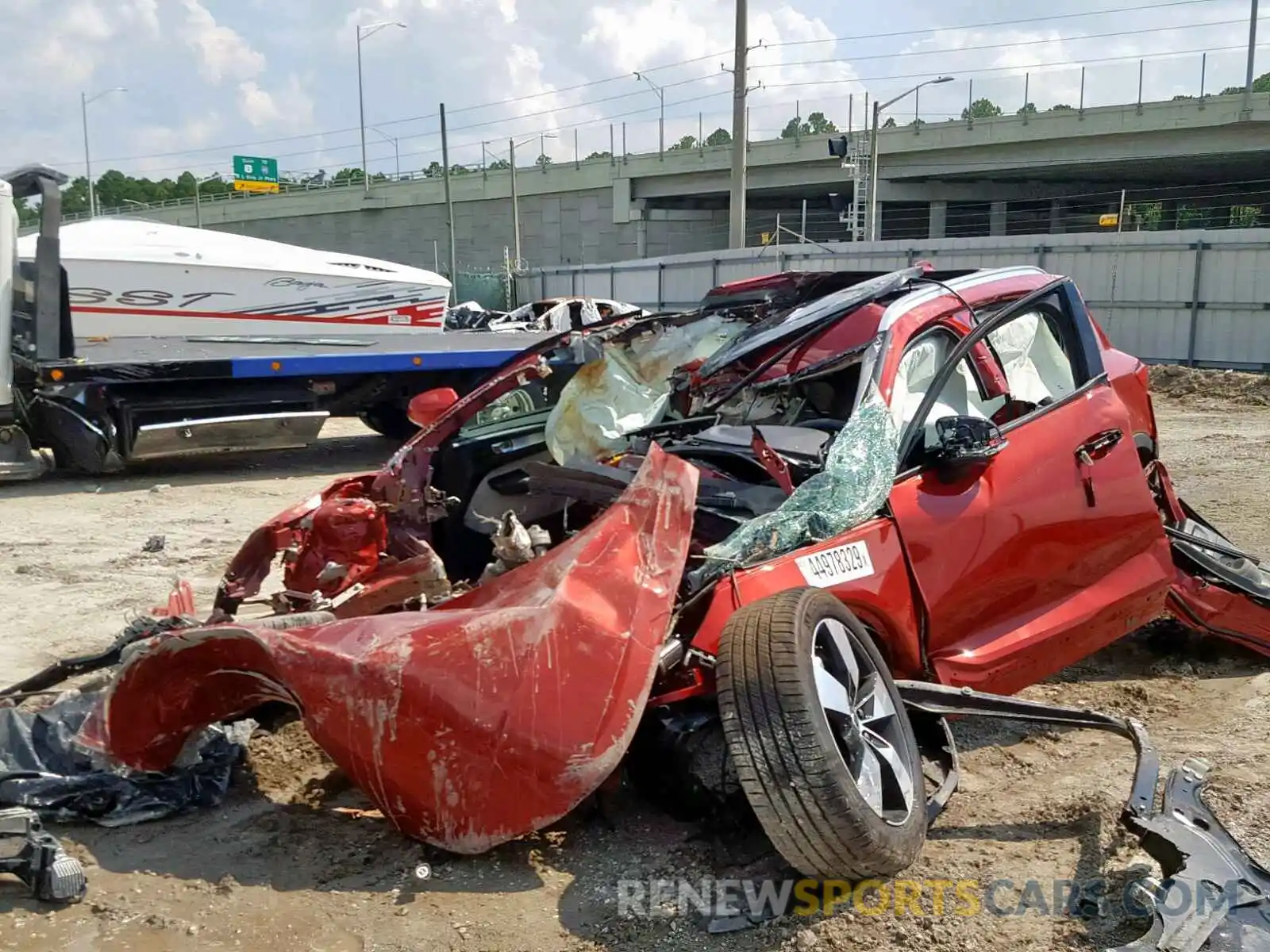 2 Photograph of a damaged car YV4162UK0K2133582 VOLVO XC40 T5 MO 2019