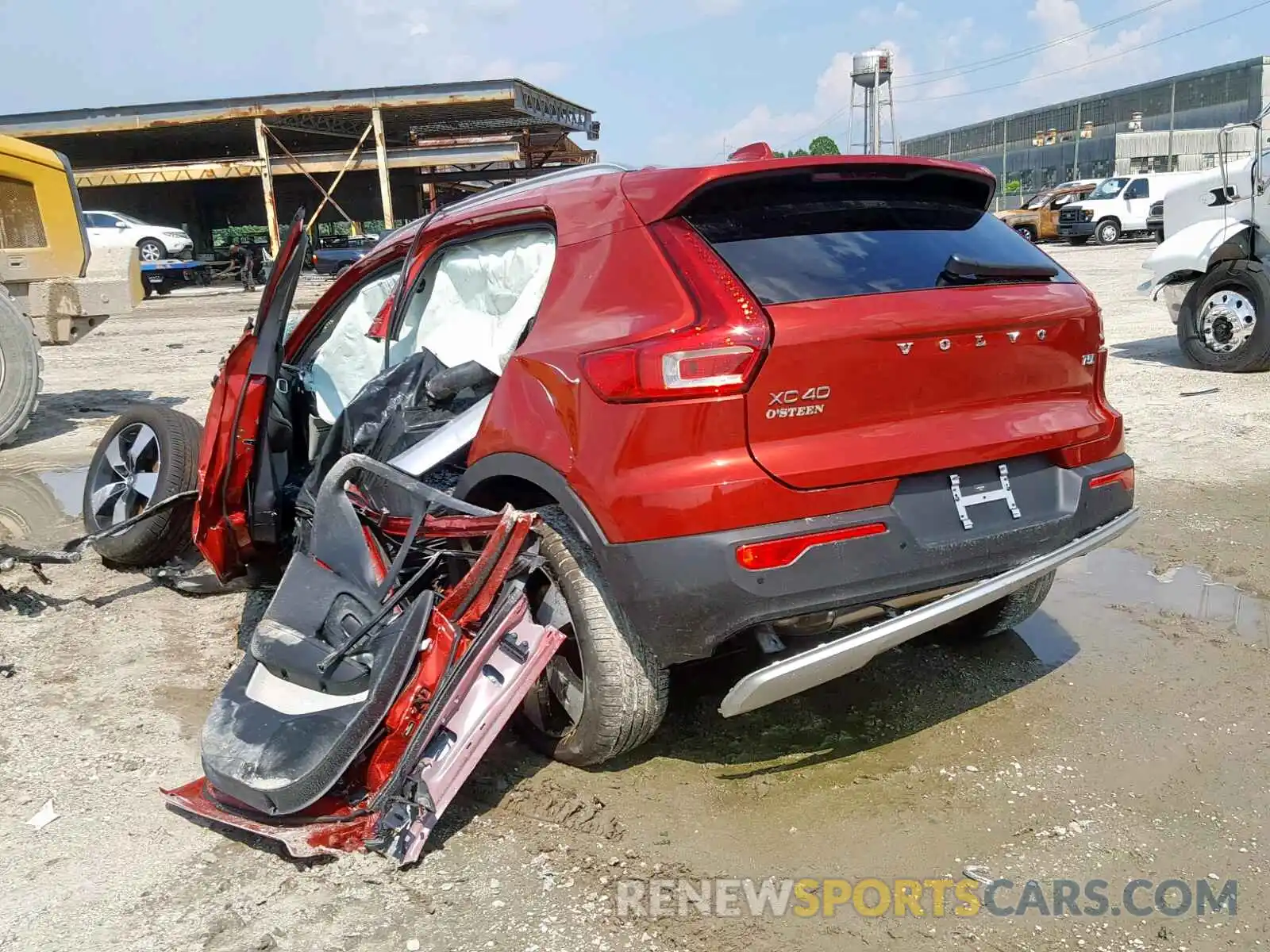 3 Photograph of a damaged car YV4162UK0K2133582 VOLVO XC40 T5 MO 2019