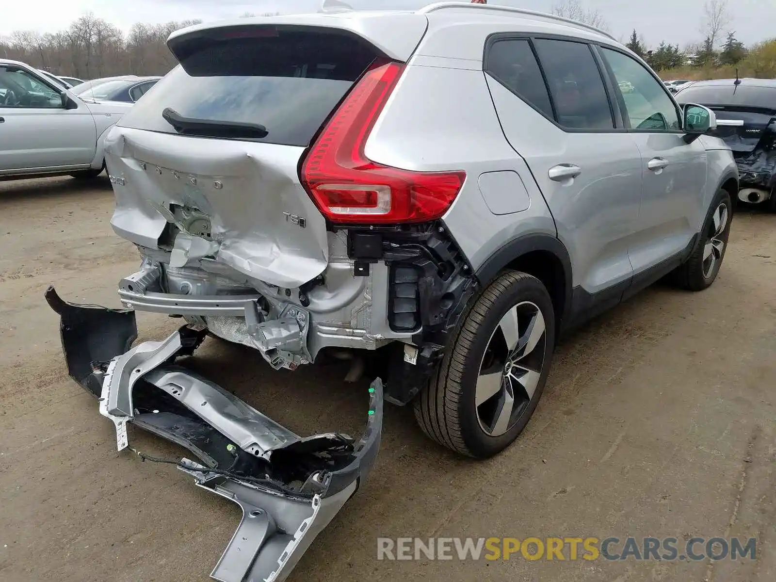 4 Photograph of a damaged car YV4162UK7K2059027 VOLVO XC40 T5 MO 2019