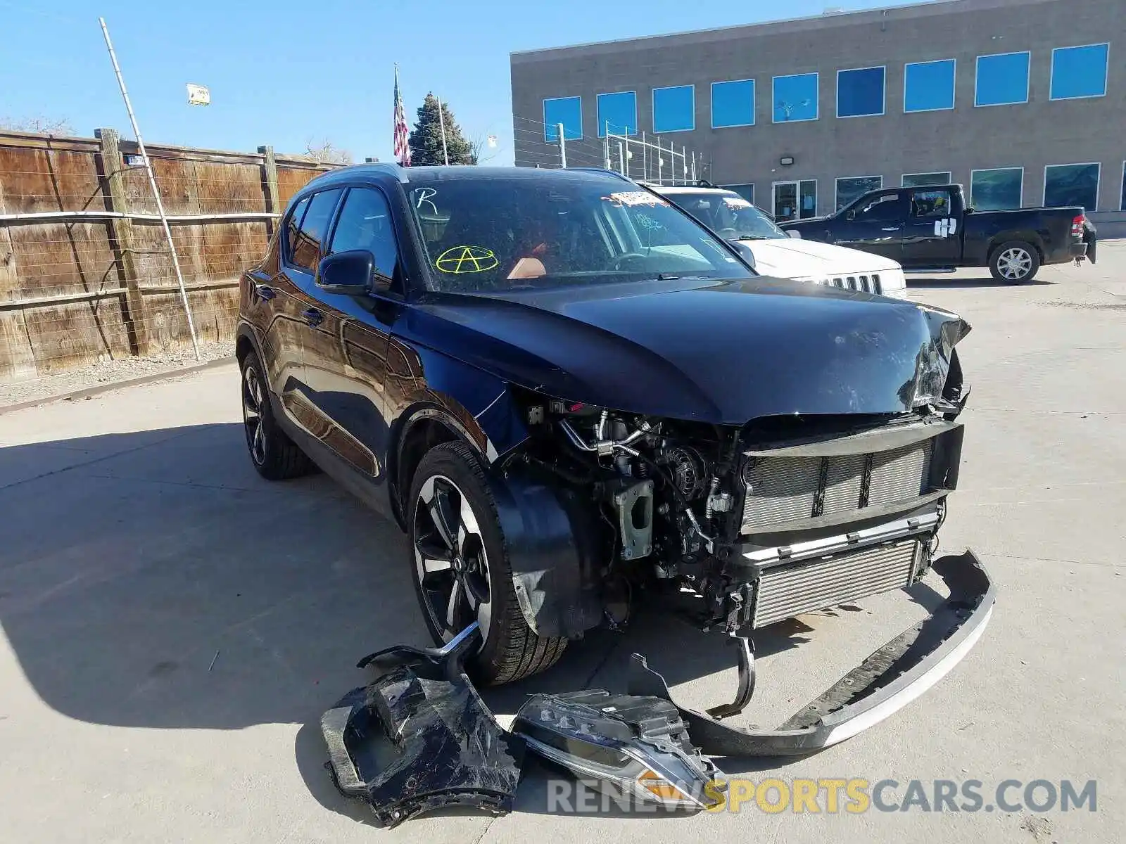 1 Photograph of a damaged car YV4162UKXK2139003 VOLVO XC40 T5 MO 2019