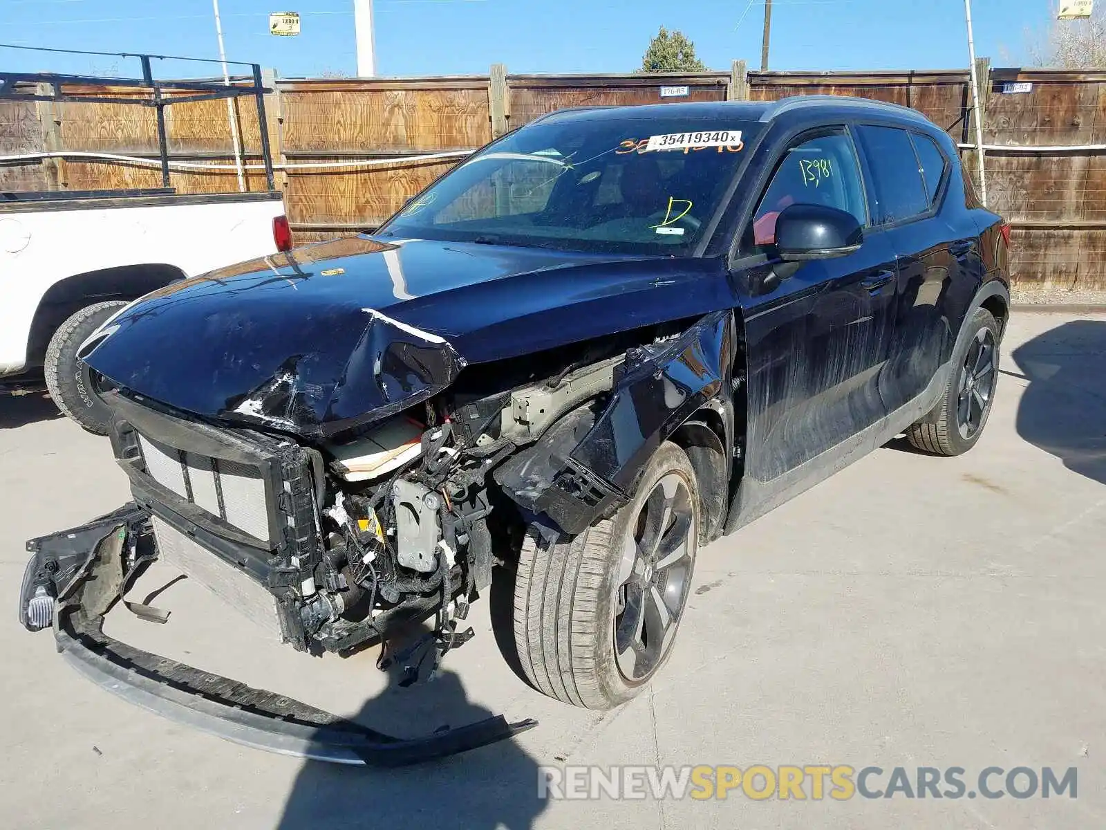 2 Photograph of a damaged car YV4162UKXK2139003 VOLVO XC40 T5 MO 2019