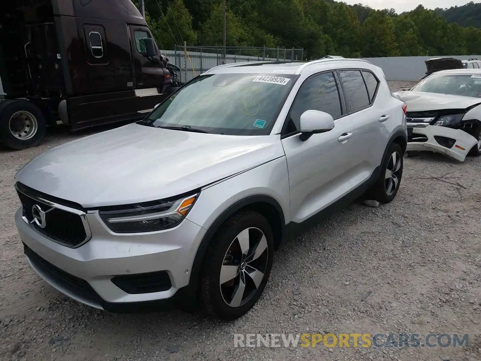 2 Photograph of a damaged car YV4162XZ0K2005562 VOLVO XC40 T5 MO 2019