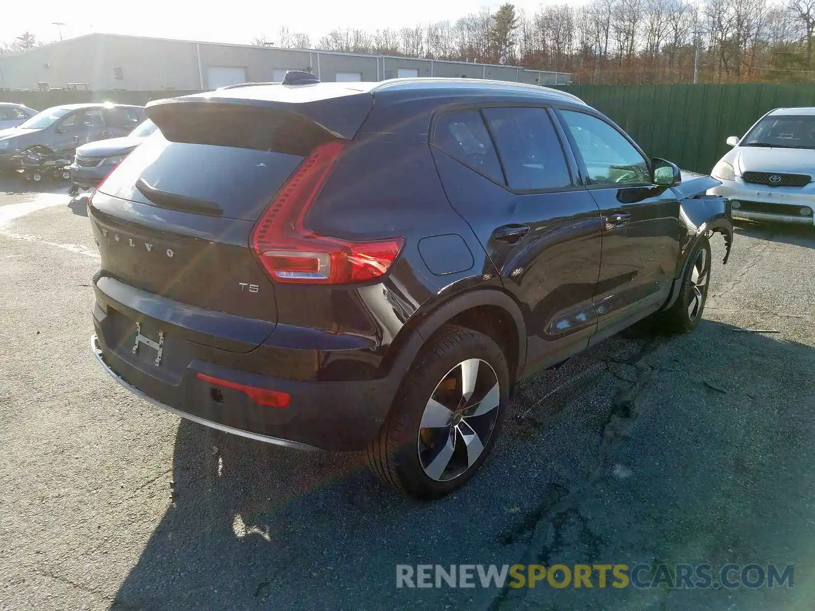 4 Photograph of a damaged car YV4162XZ3K2004986 VOLVO XC40 T5 MO 2019