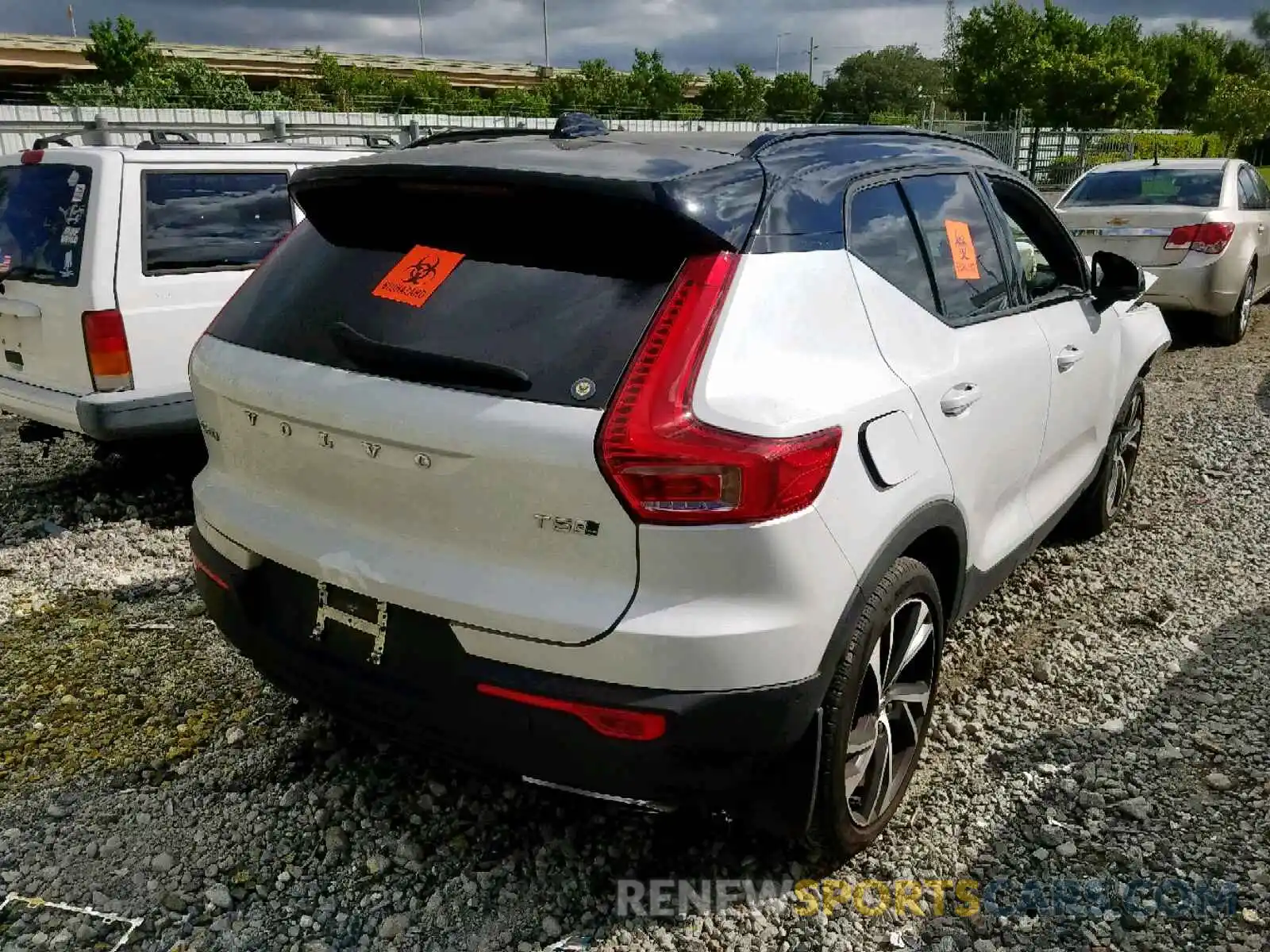 4 Photograph of a damaged car YV4162XZ4K2008495 VOLVO XC40 T5 MO 2019