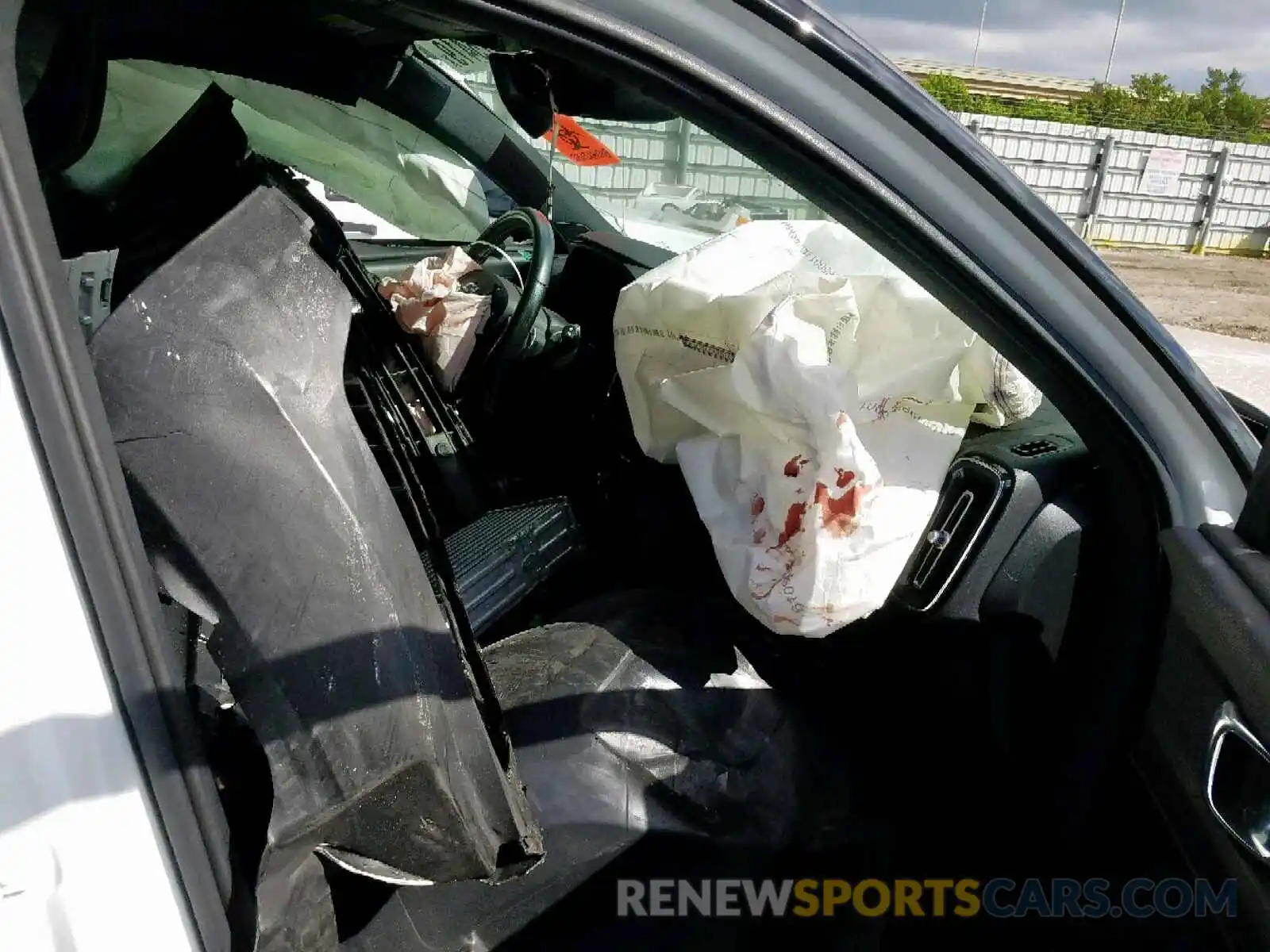 5 Photograph of a damaged car YV4162XZ4K2008495 VOLVO XC40 T5 MO 2019